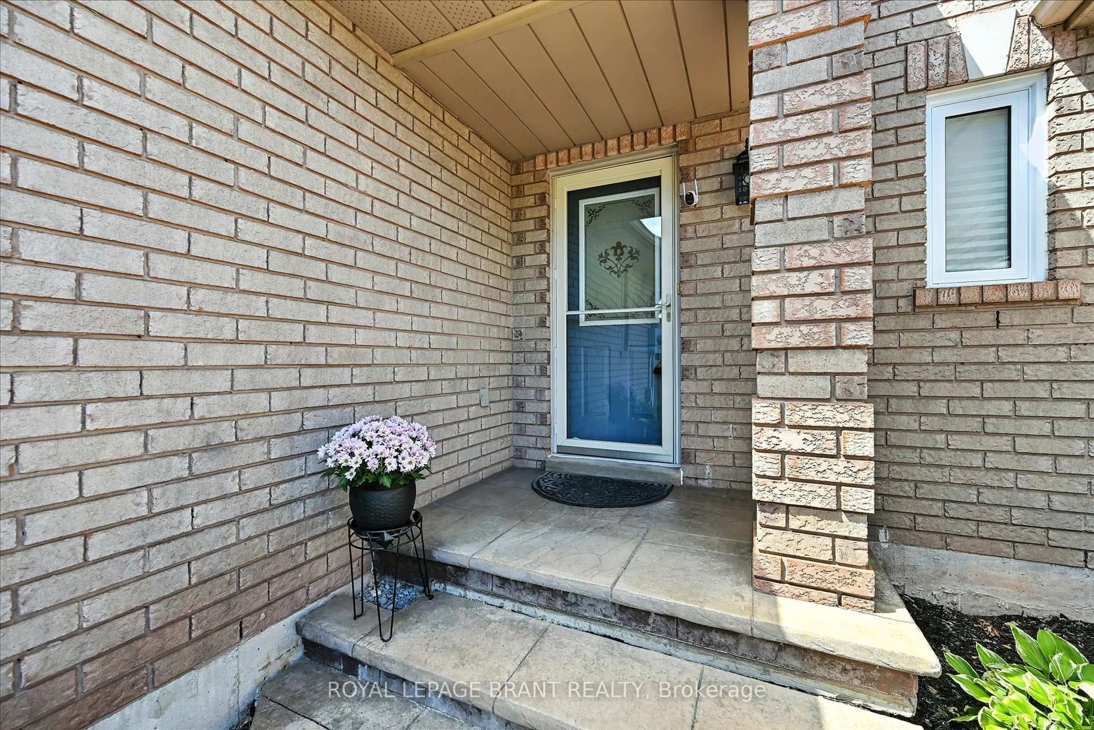 Indoor entryway for 479 Taylor Cres, Burlington Ontario L7L 6G2