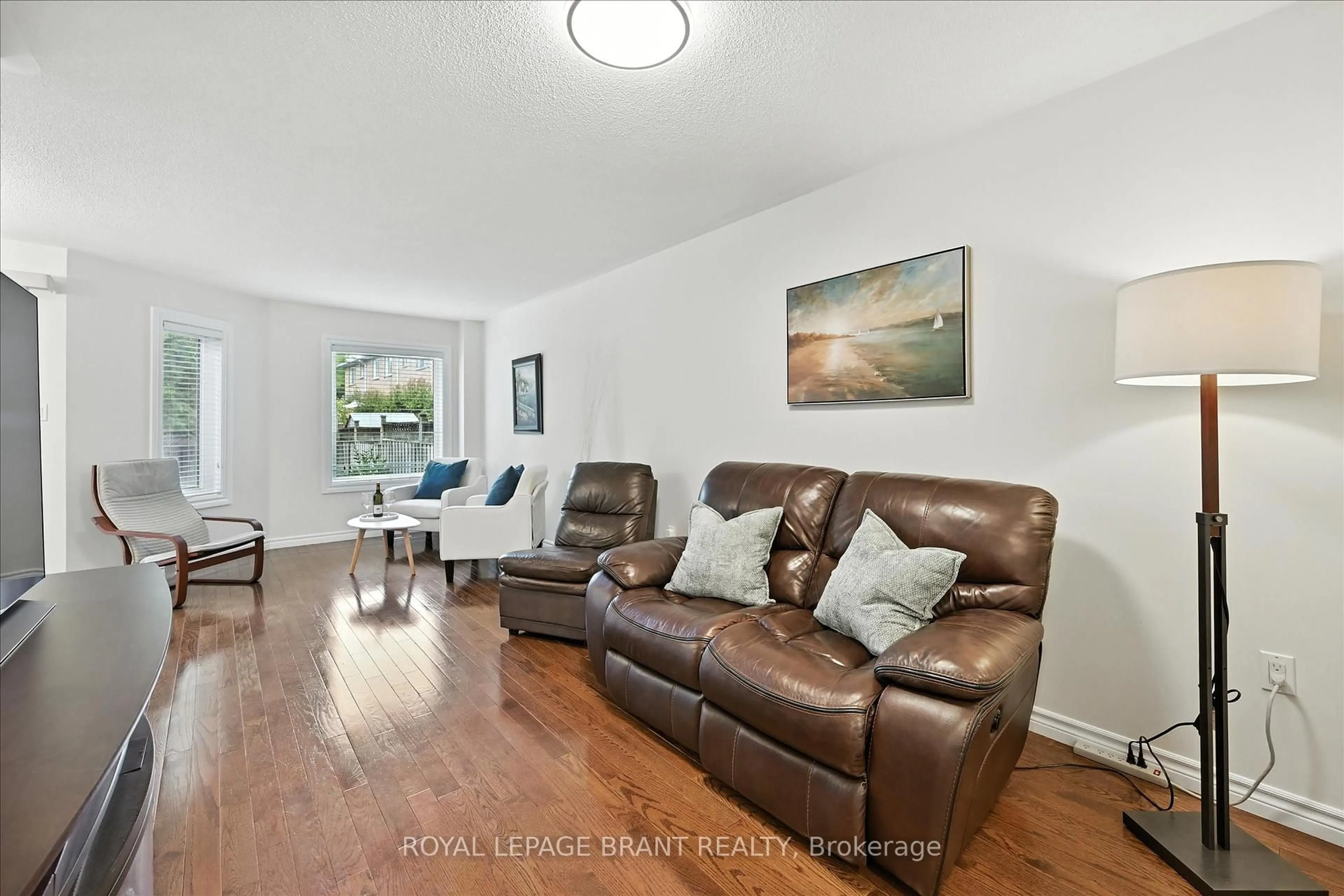 Living room with furniture, unknown for 479 Taylor Cres, Burlington Ontario L7L 6G2