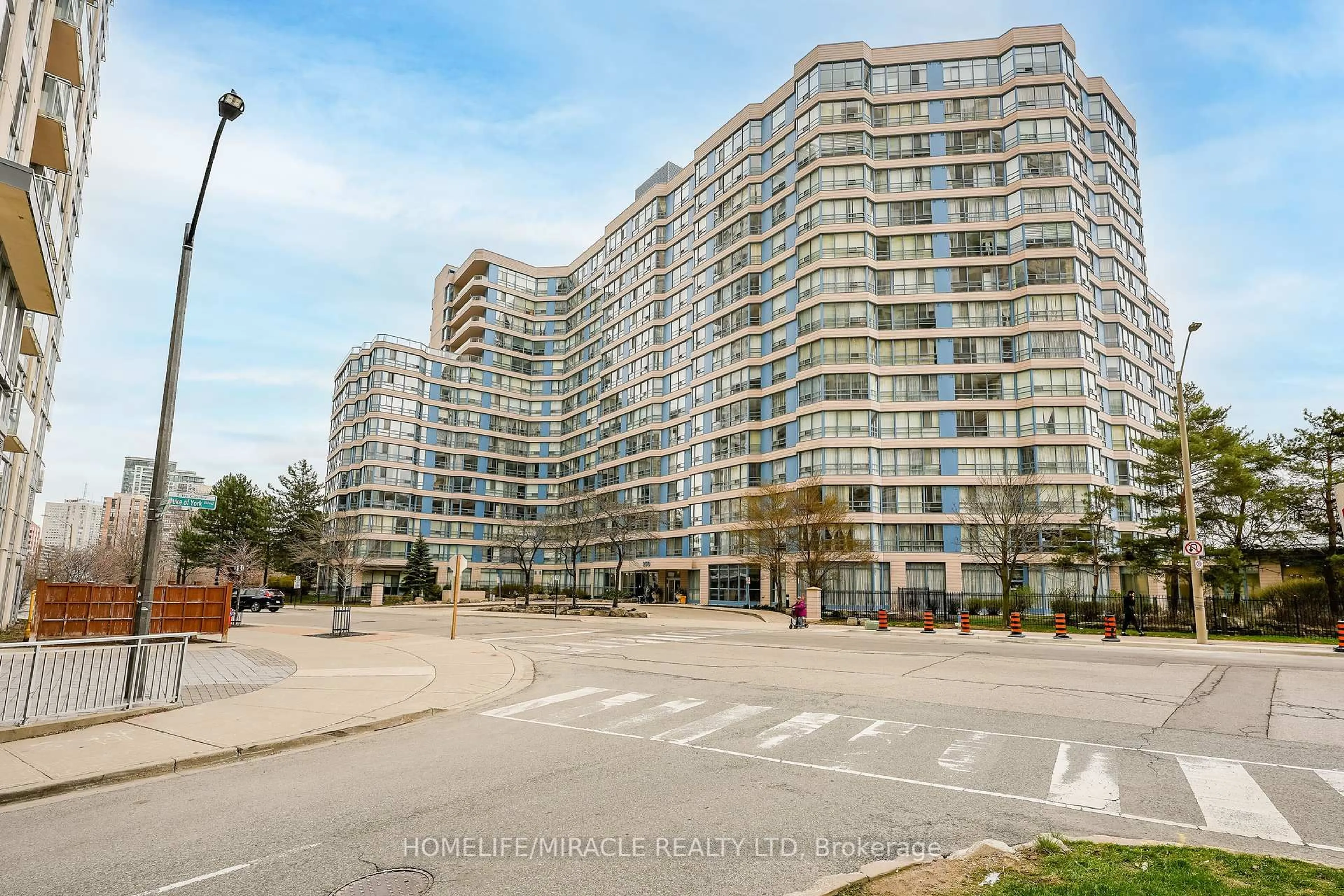 Unknown for 250 Webb Dr #318, Mississauga Ontario L6P 1Y9
