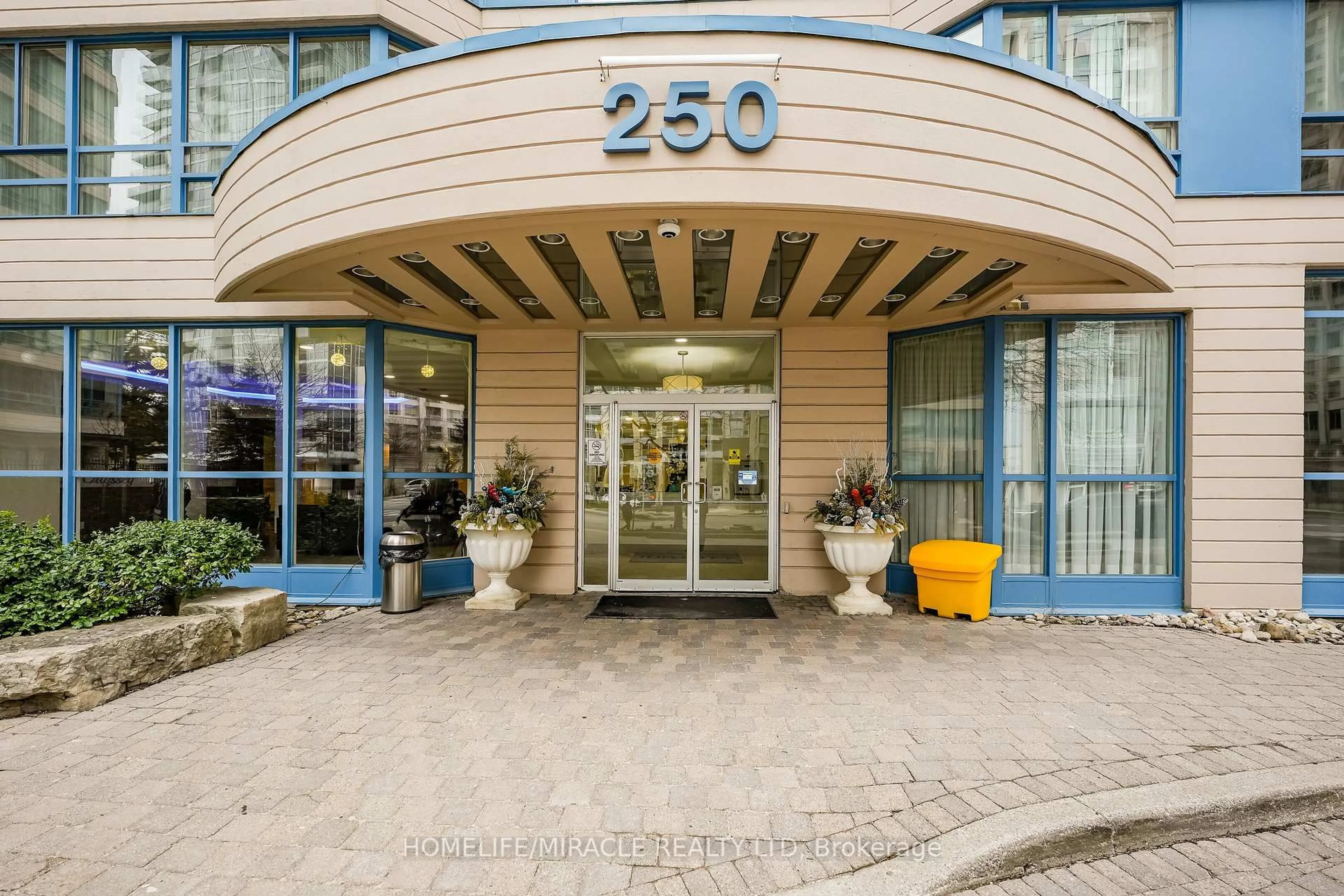 Indoor foyer for 250 Webb Dr #318, Mississauga Ontario L6P 1Y9