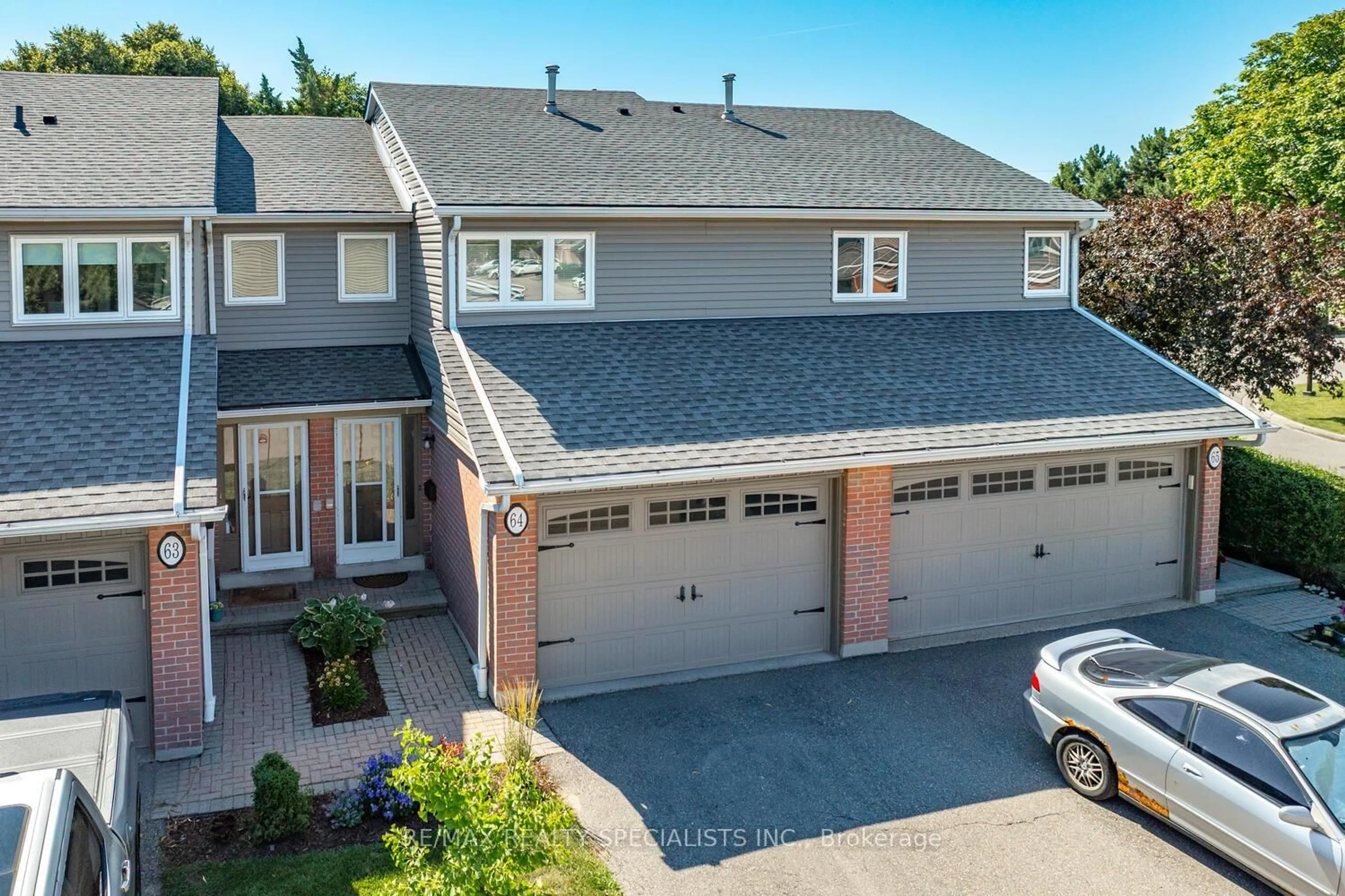 A pic from outside/outdoor area/front of a property/back of a property/a pic from drone, street for 3125 Fifth Line #64, Mississauga Ontario L5L 3S8