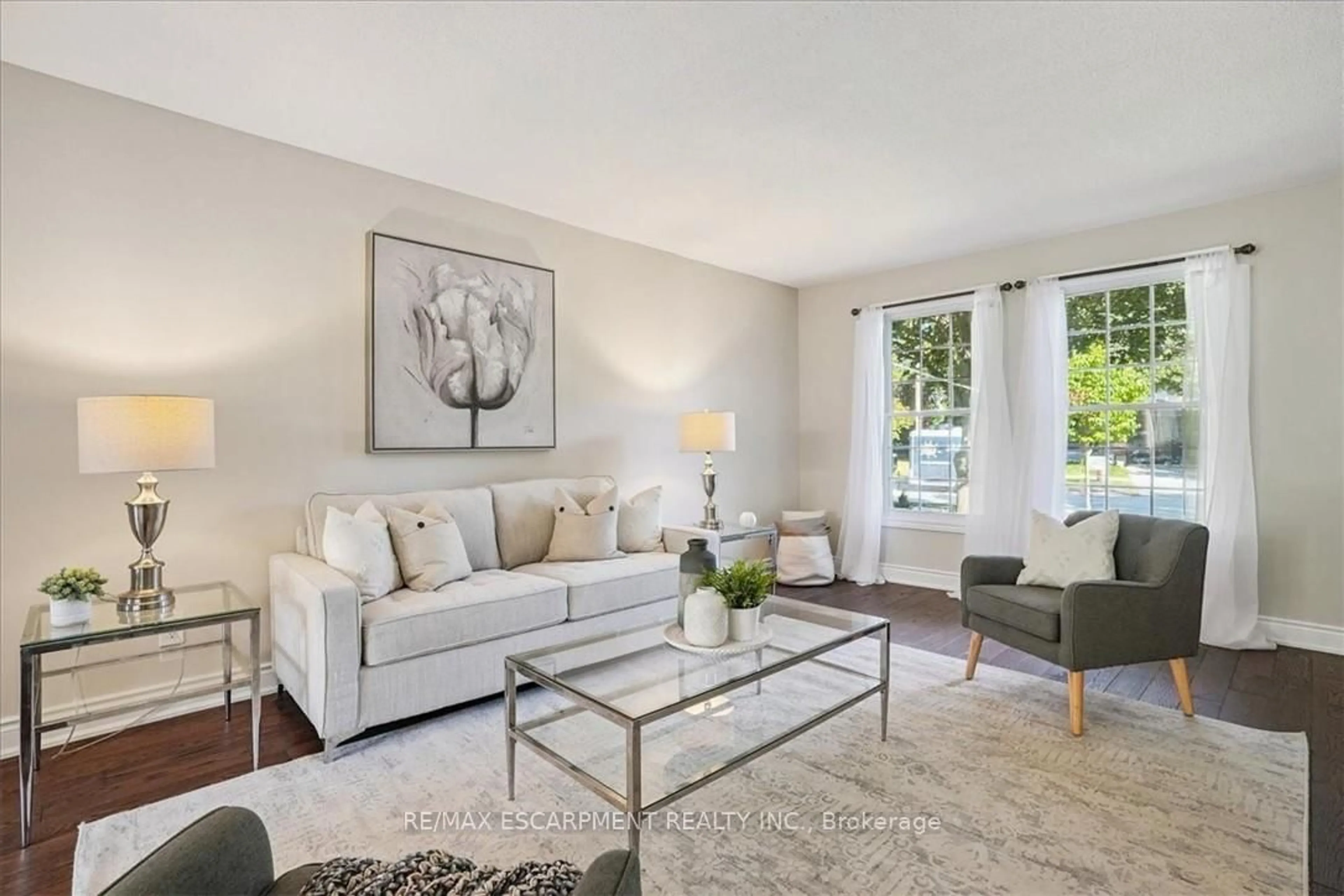 Living room with furniture, unknown for 41 Steen Dr, Mississauga Ontario L5N 2V3