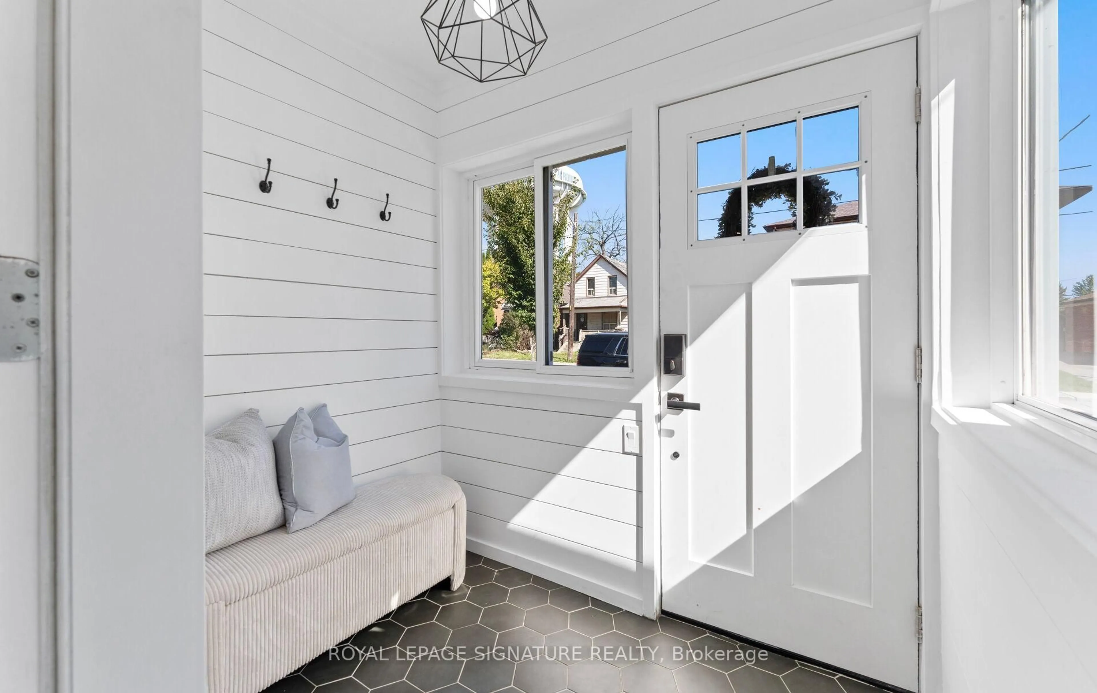 Indoor entryway for 126 Twenty Second St, Toronto Ontario M8V 3M4