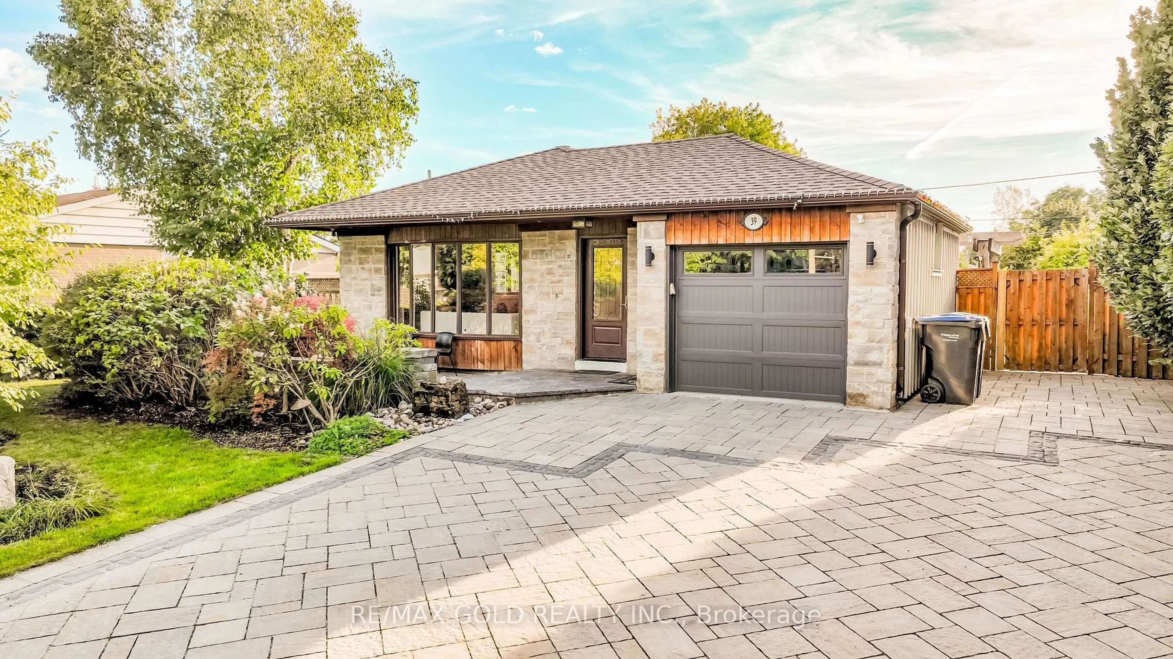 Home with brick exterior material, street for 39 Ascot Ave, Brampton Ontario L6T 2P3