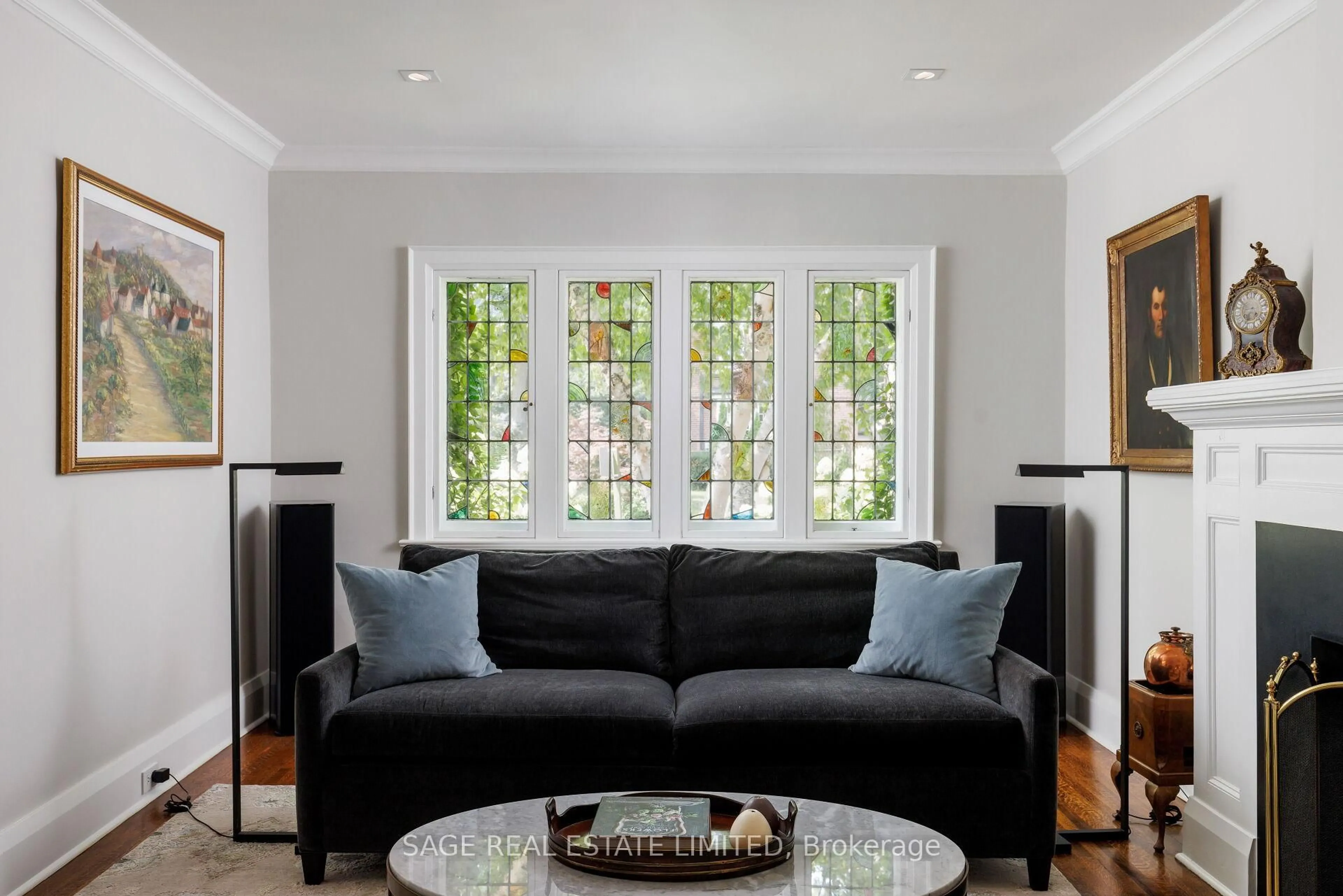 Living room with furniture, unknown for 35 Grenview Blvd, Toronto Ontario M8X 2J9