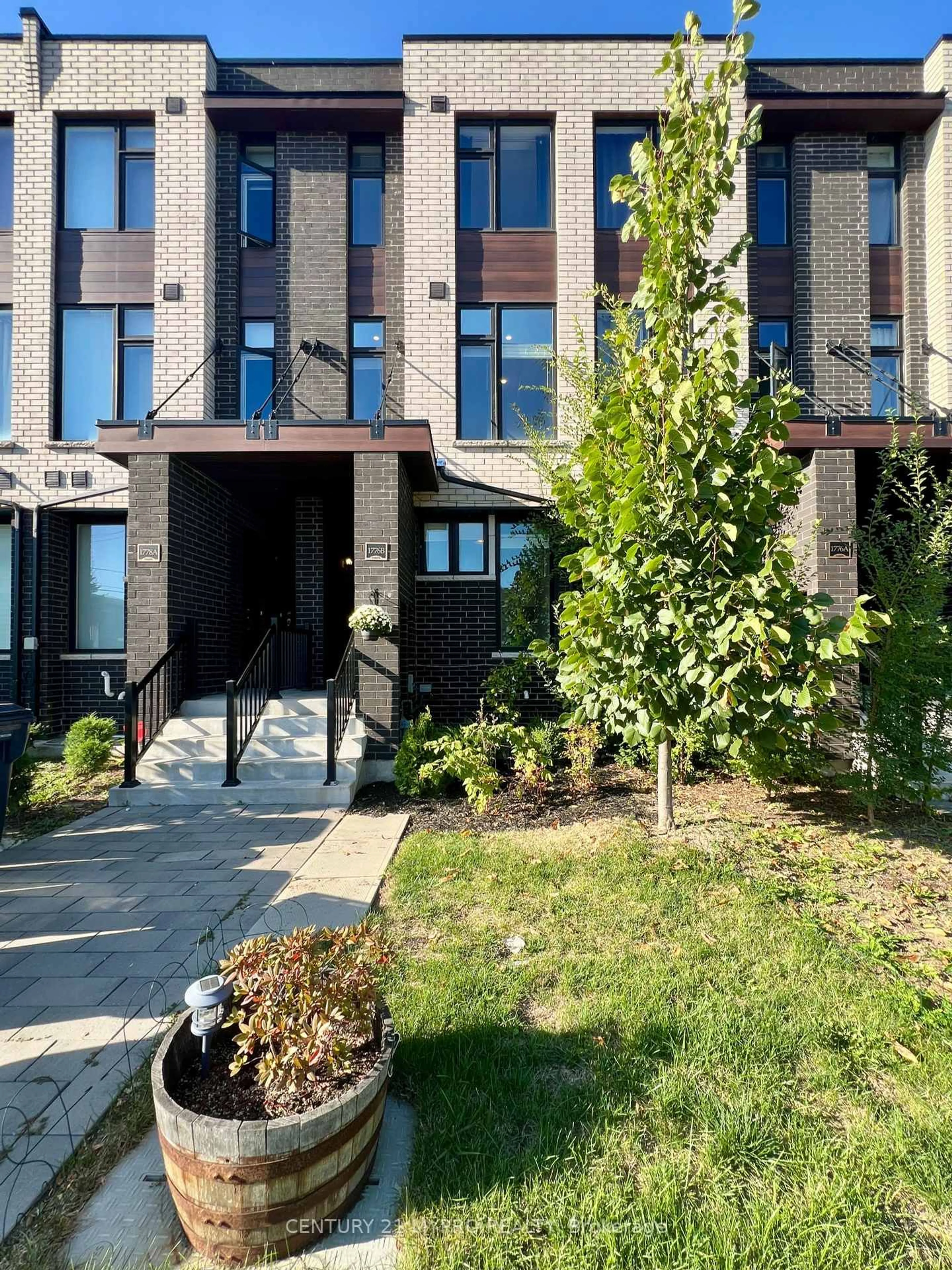 Unknown for 1776 Lawrence Ave, Toronto Ontario M6L 1C7