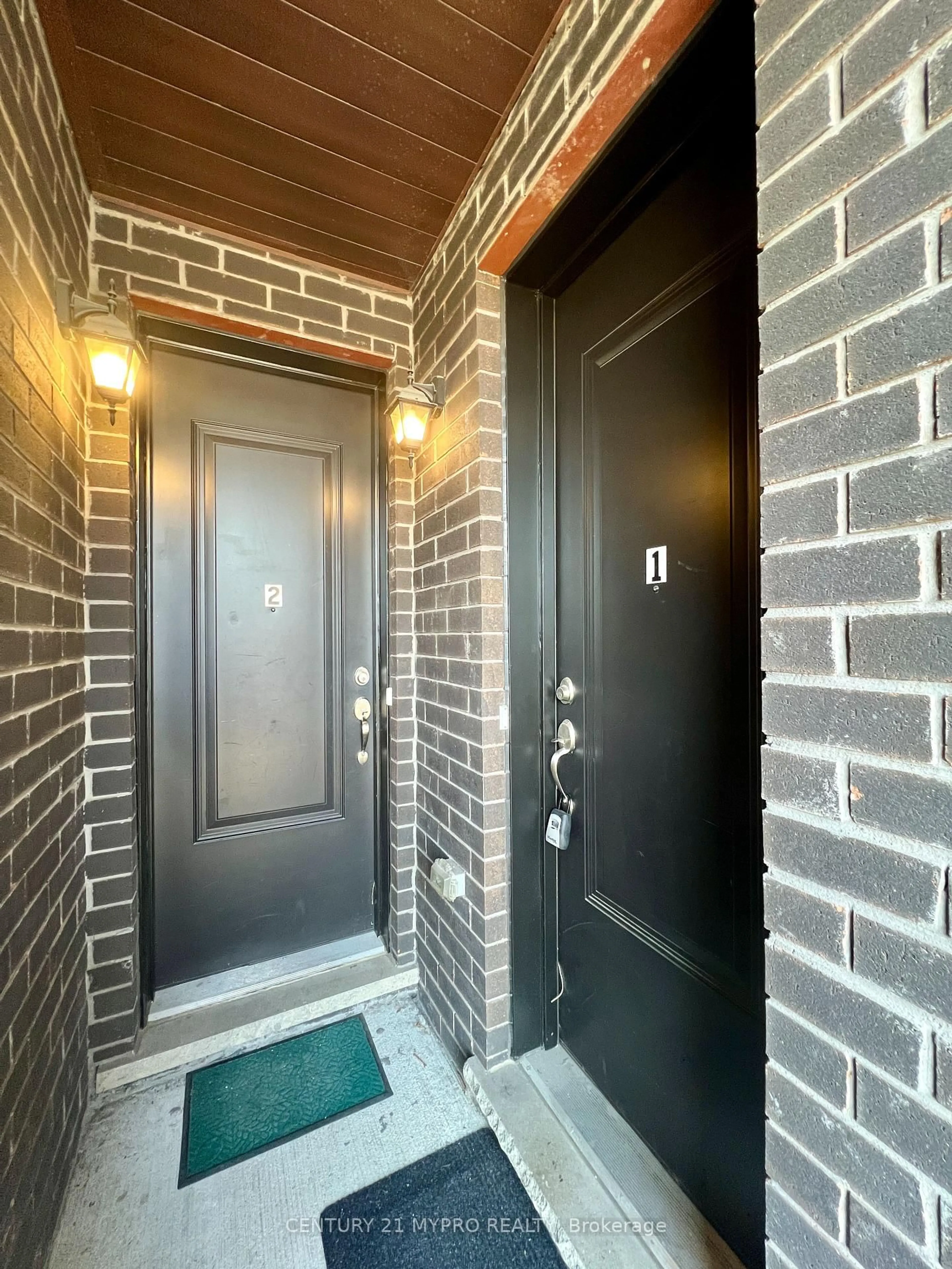 Indoor entryway for 1776 Lawrence Ave, Toronto Ontario M6L 1C7
