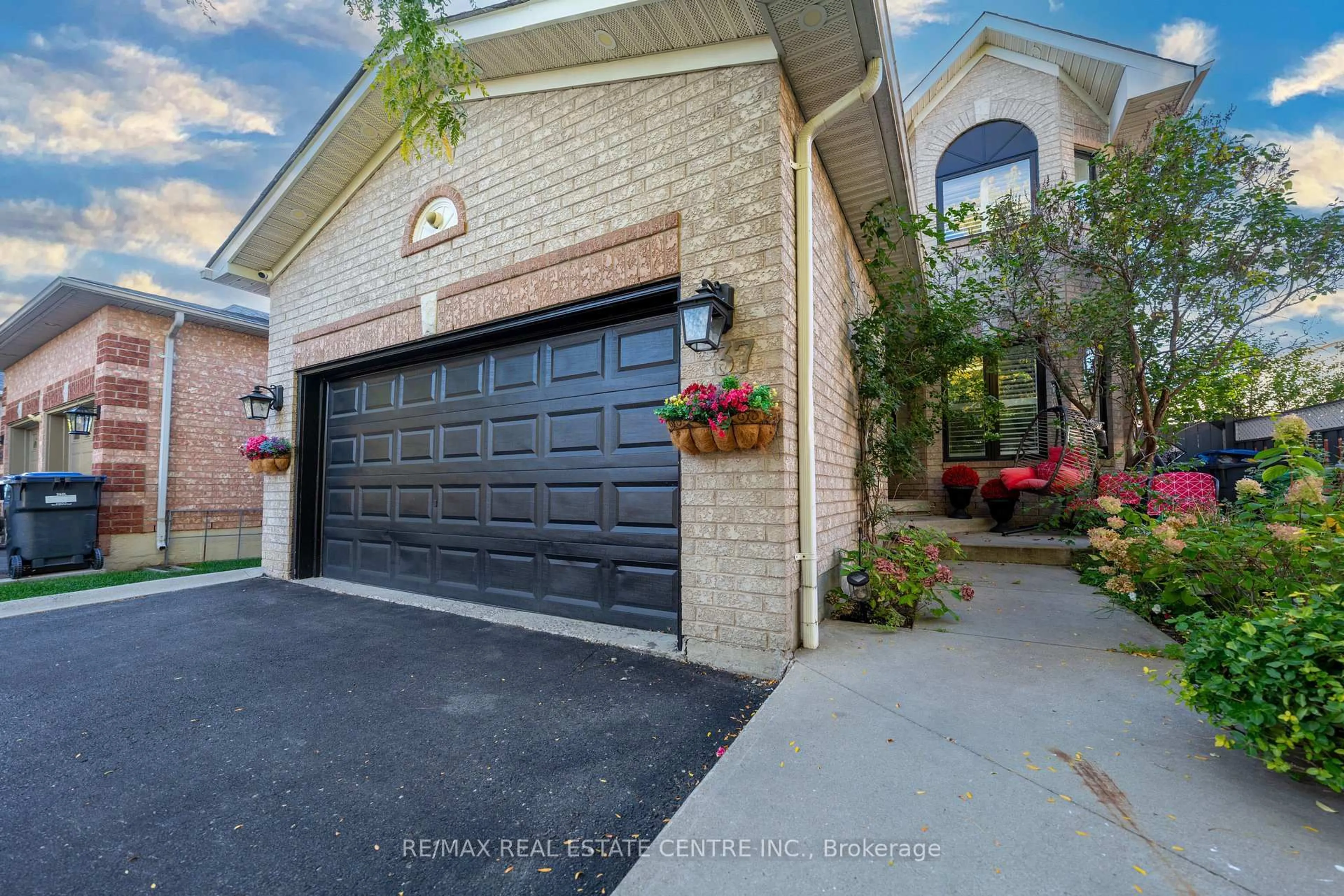Home with brick exterior material, street for 37 Pebblestone Circ, Brampton Ontario L6X 4N2