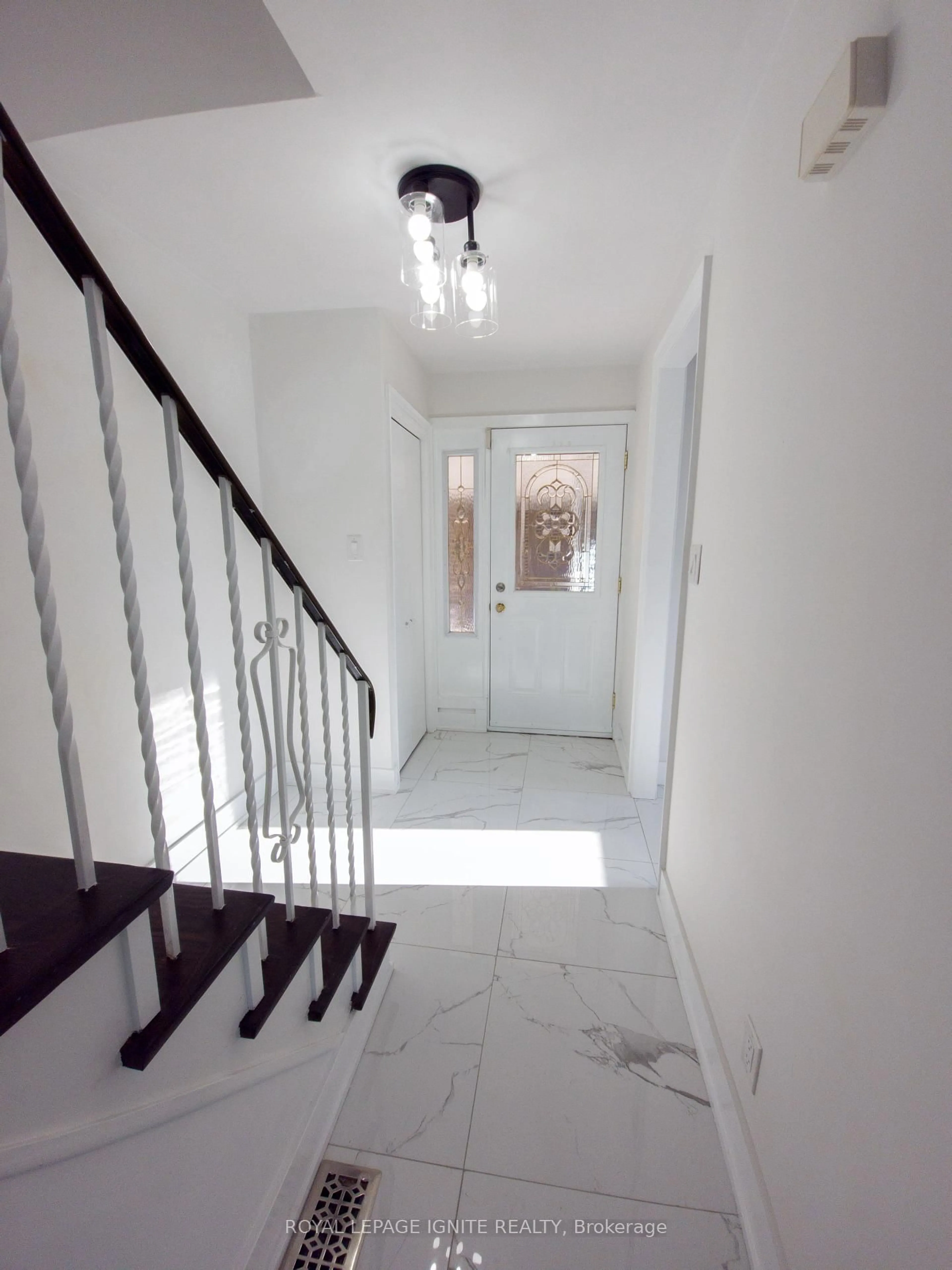 Indoor foyer for 23 Tealham Dr #32, Toronto Ontario M9V 3T5
