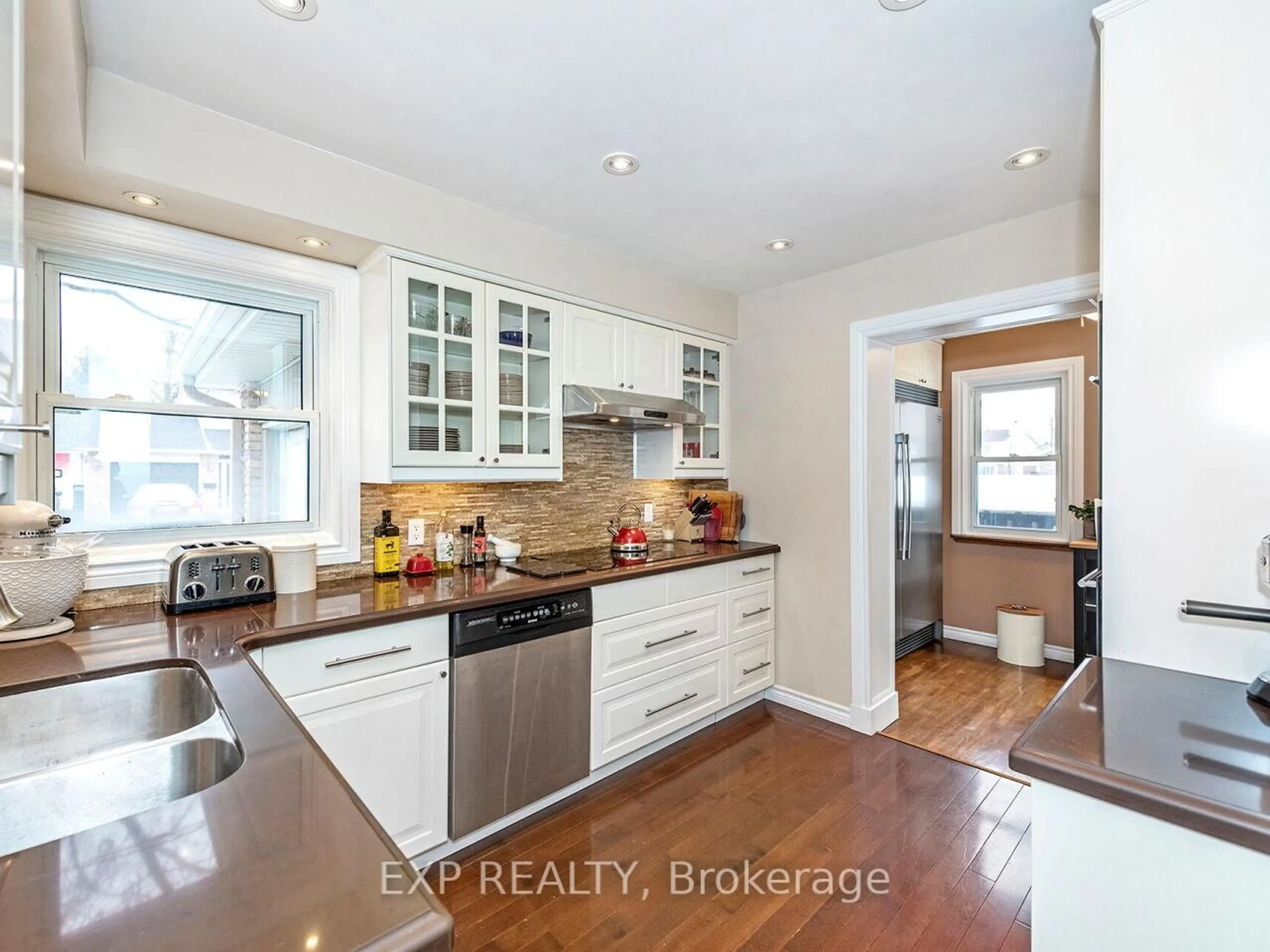 Open concept kitchen, unknown for 35 Neuchatel Pl #35, Mississauga Ontario L5N 6A7