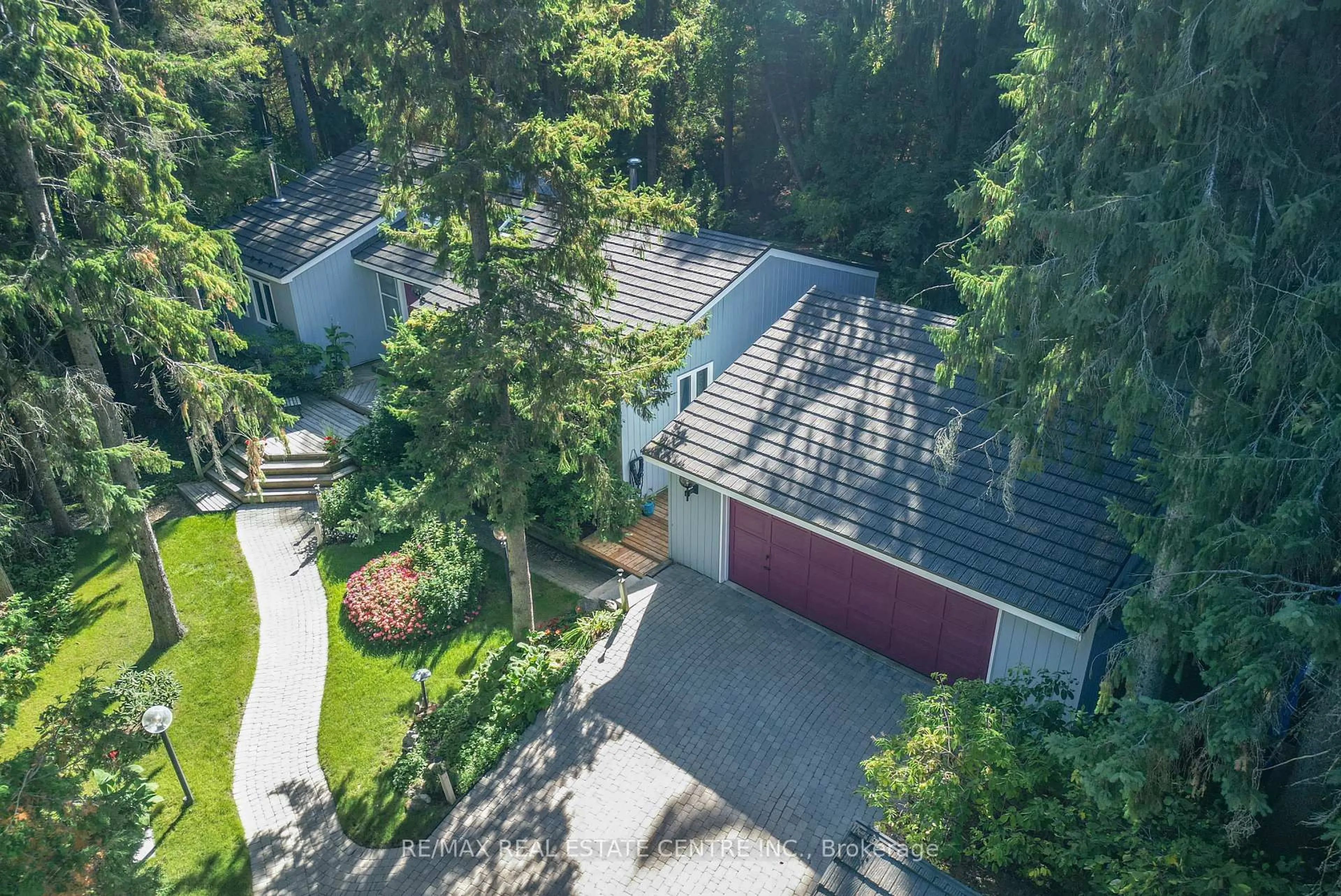 A pic from outside/outdoor area/front of a property/back of a property/a pic from drone, unknown for 20462 Willoughby Rd, Caledon Ontario L7K 1V3