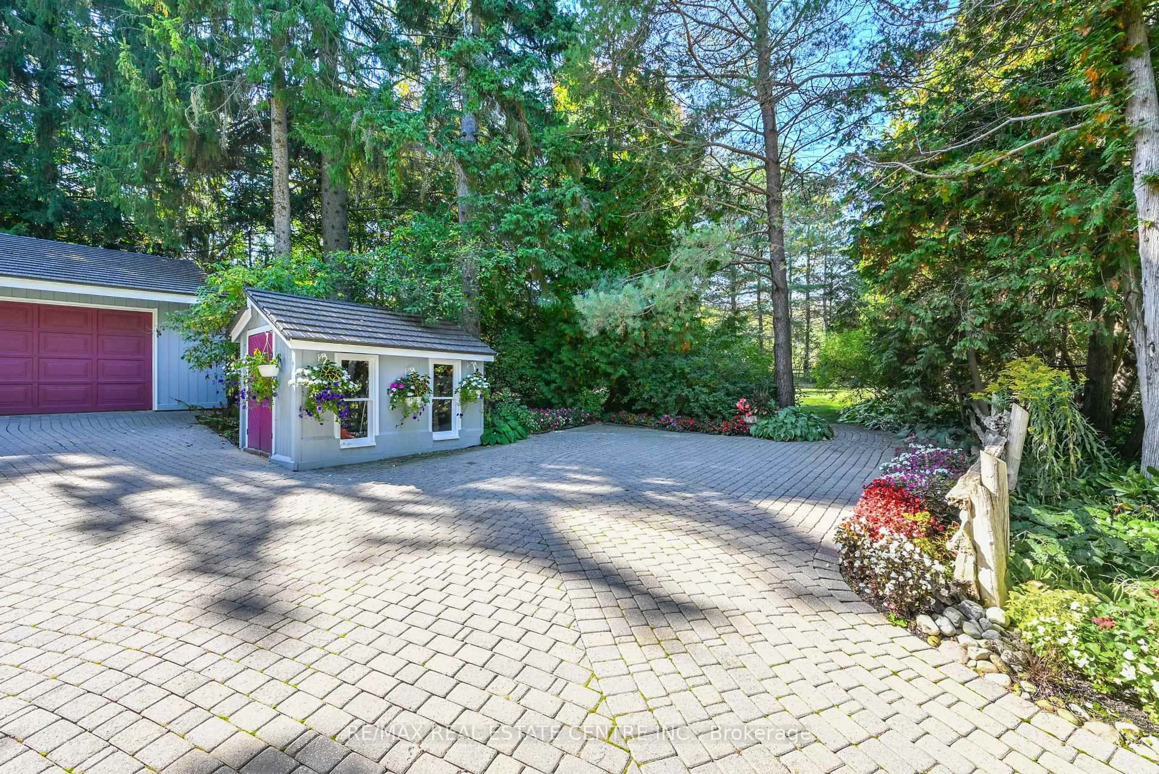 Patio, unknown for 20462 Willoughby Rd, Caledon Ontario L7K 1V3