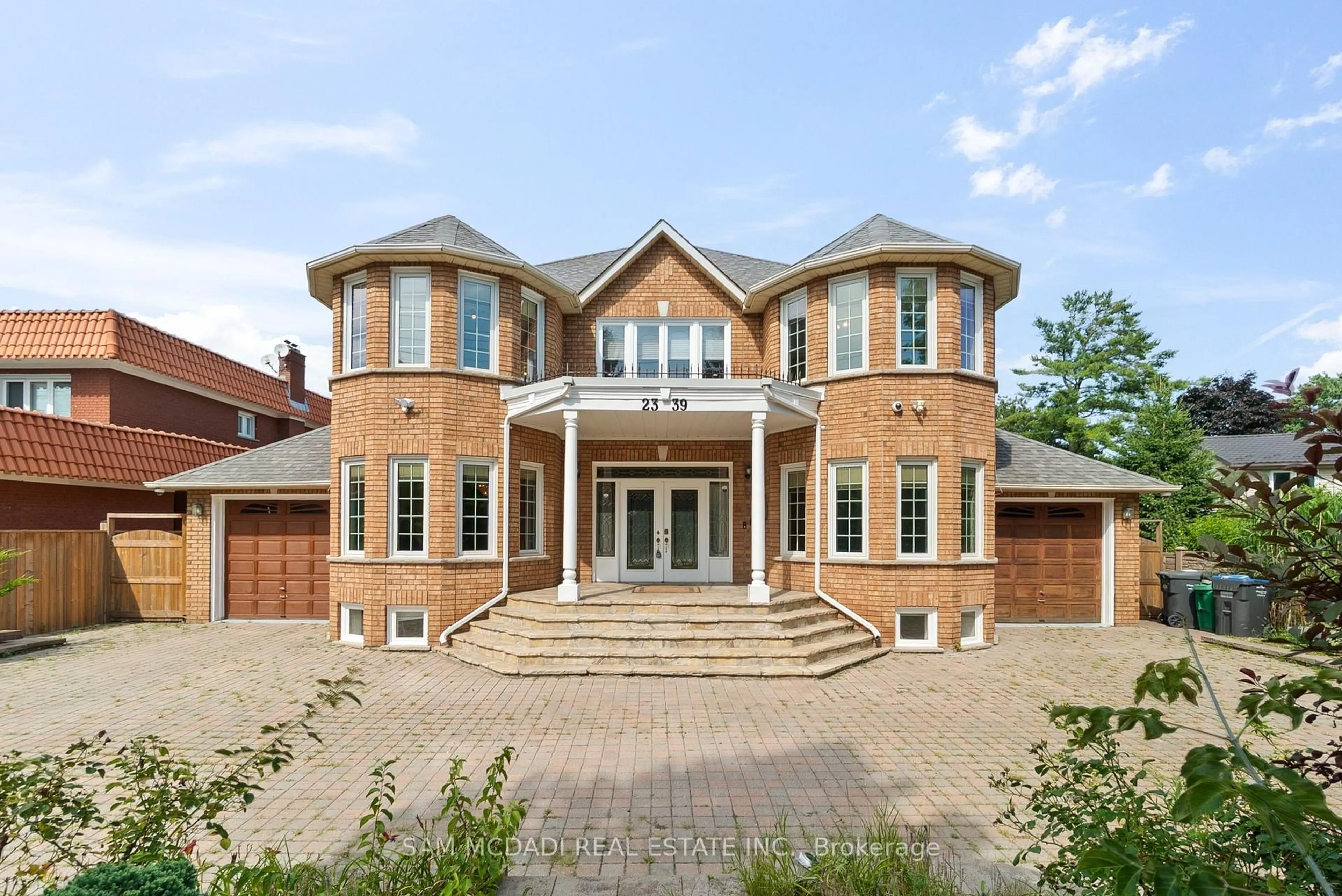 Home with brick exterior material, building for 2339 Glengarry Rd, Mississauga Ontario L5C 1Y1