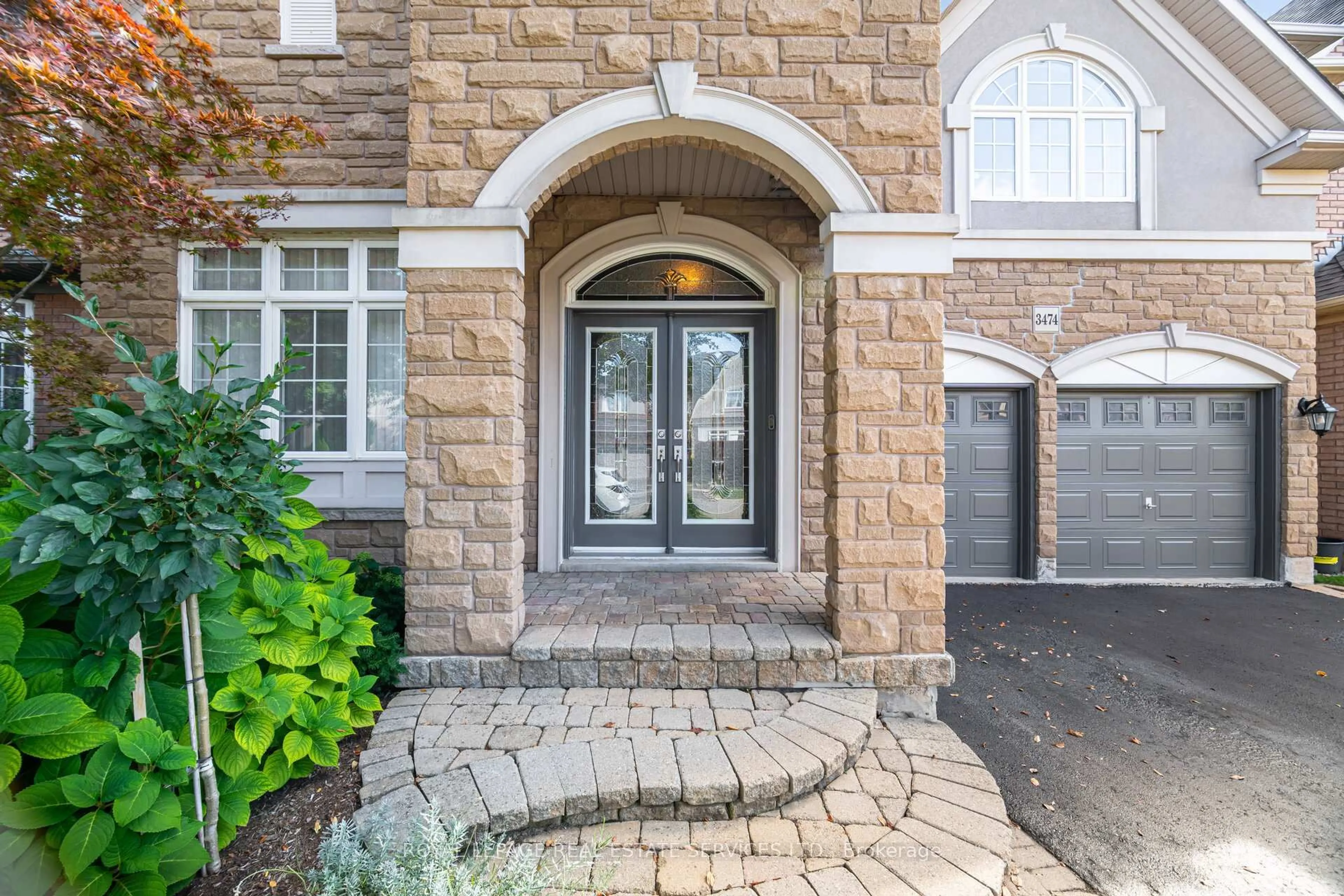 Indoor entryway for 3474 Wavecrest St, Oakville Ontario L6L 6T7