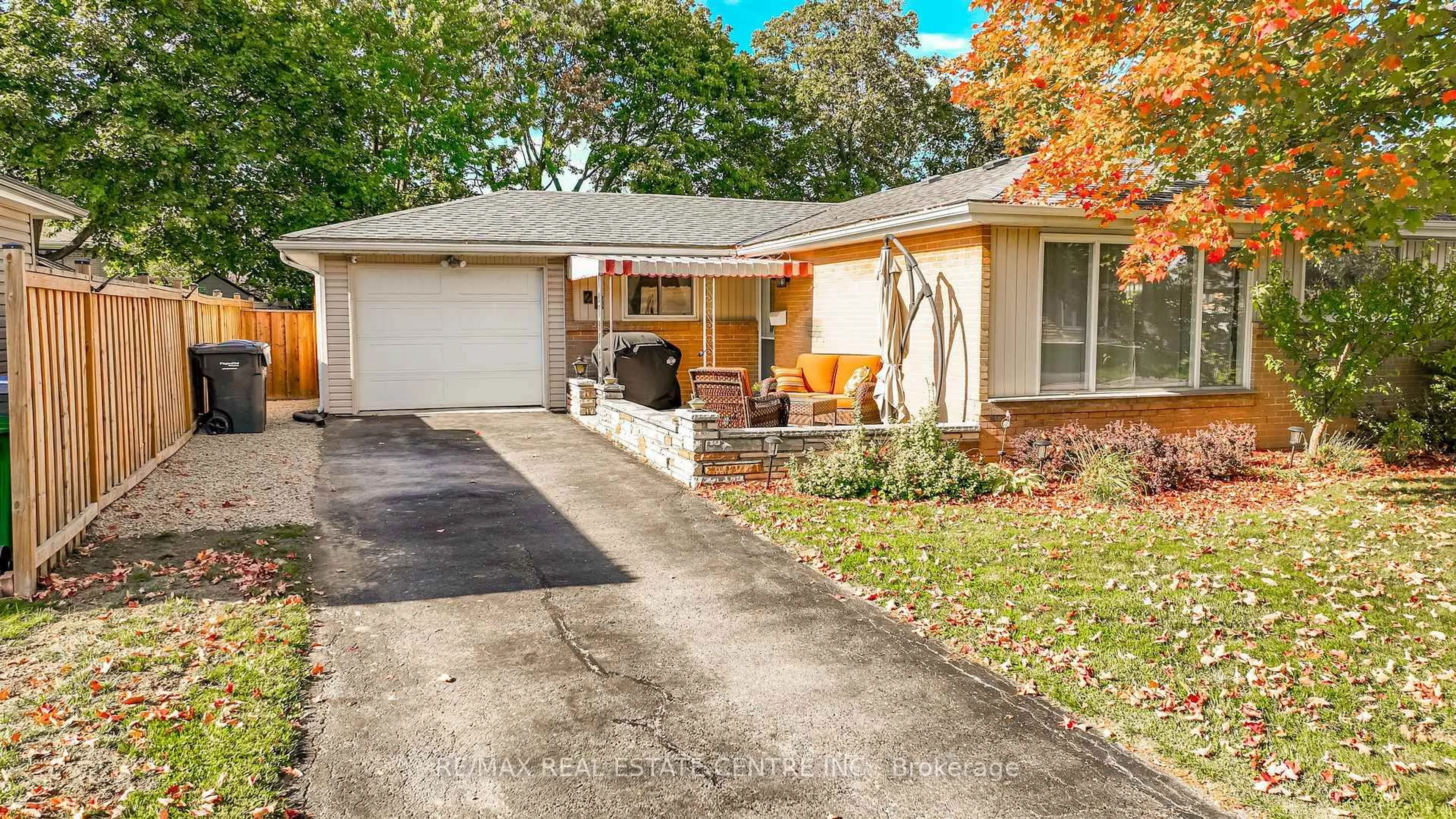 Home with vinyl exterior material, street for 23 Bedford Cres, Brampton Ontario L6T 1R5
