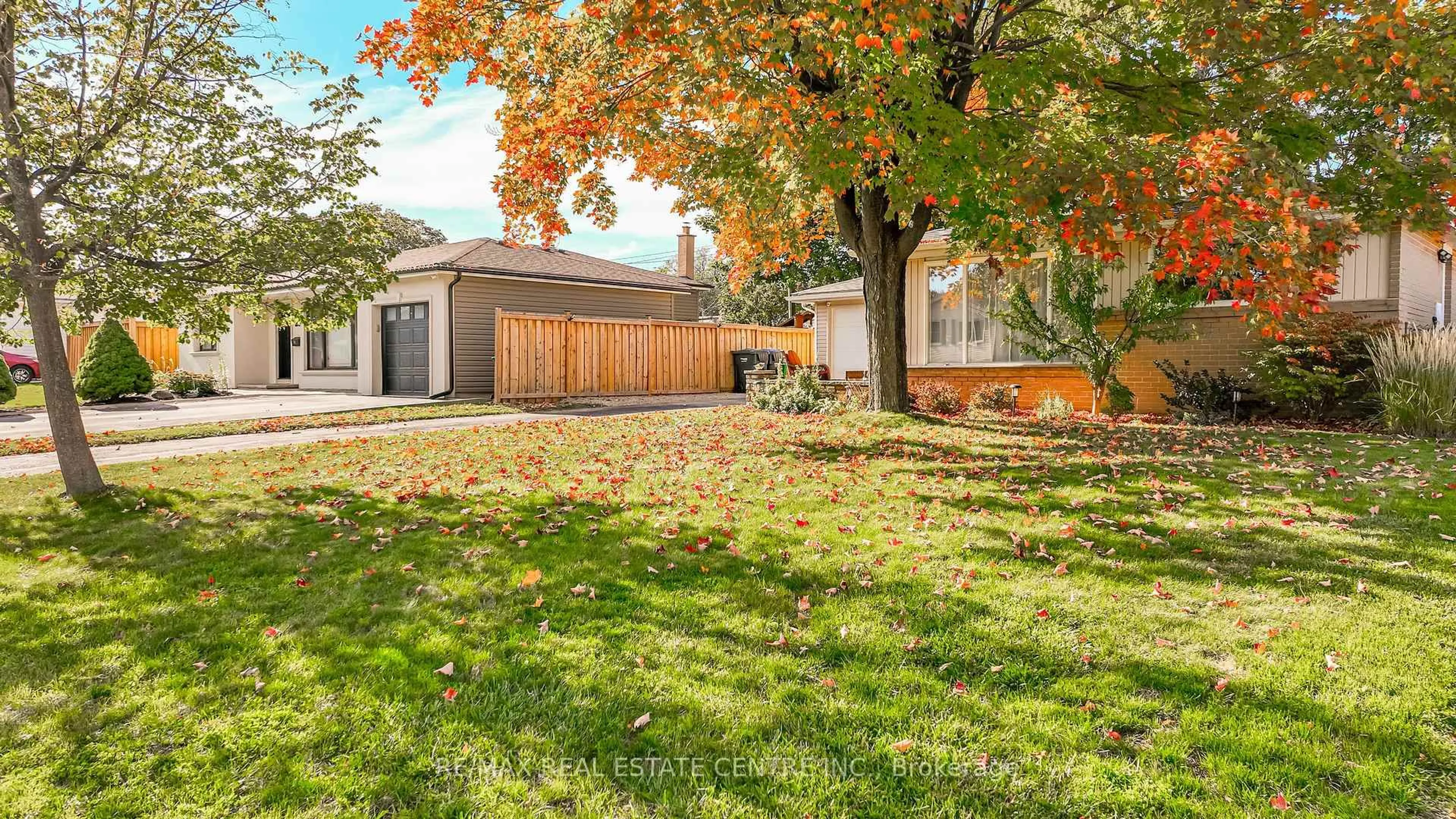 A pic from outside/outdoor area/front of a property/back of a property/a pic from drone, street for 23 Bedford Cres, Brampton Ontario L6T 1R5