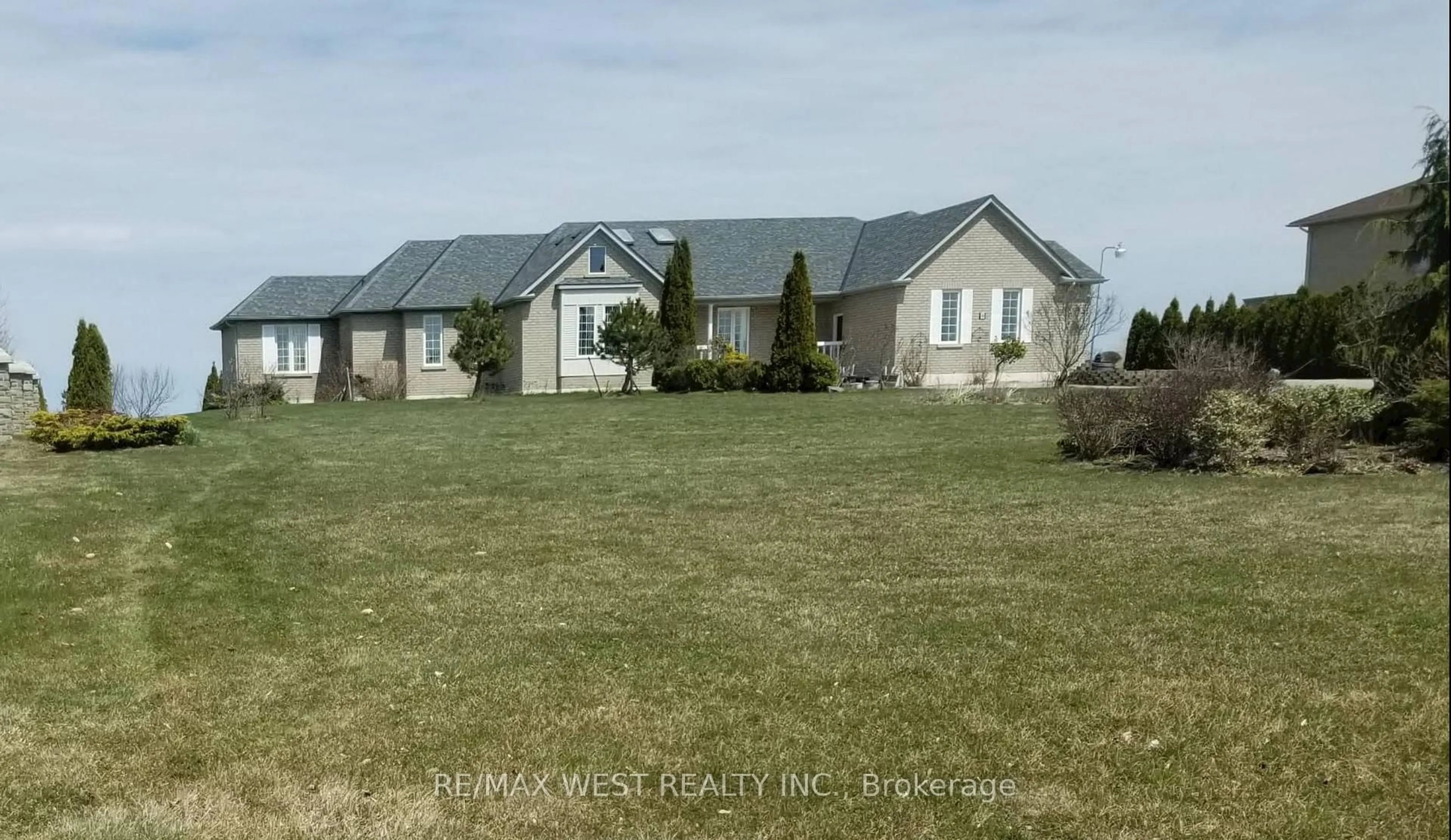 A pic from outside/outdoor area/front of a property/back of a property/a pic from drone, unknown for 8 Everglade Dr, Brampton Ontario L6P 0R2