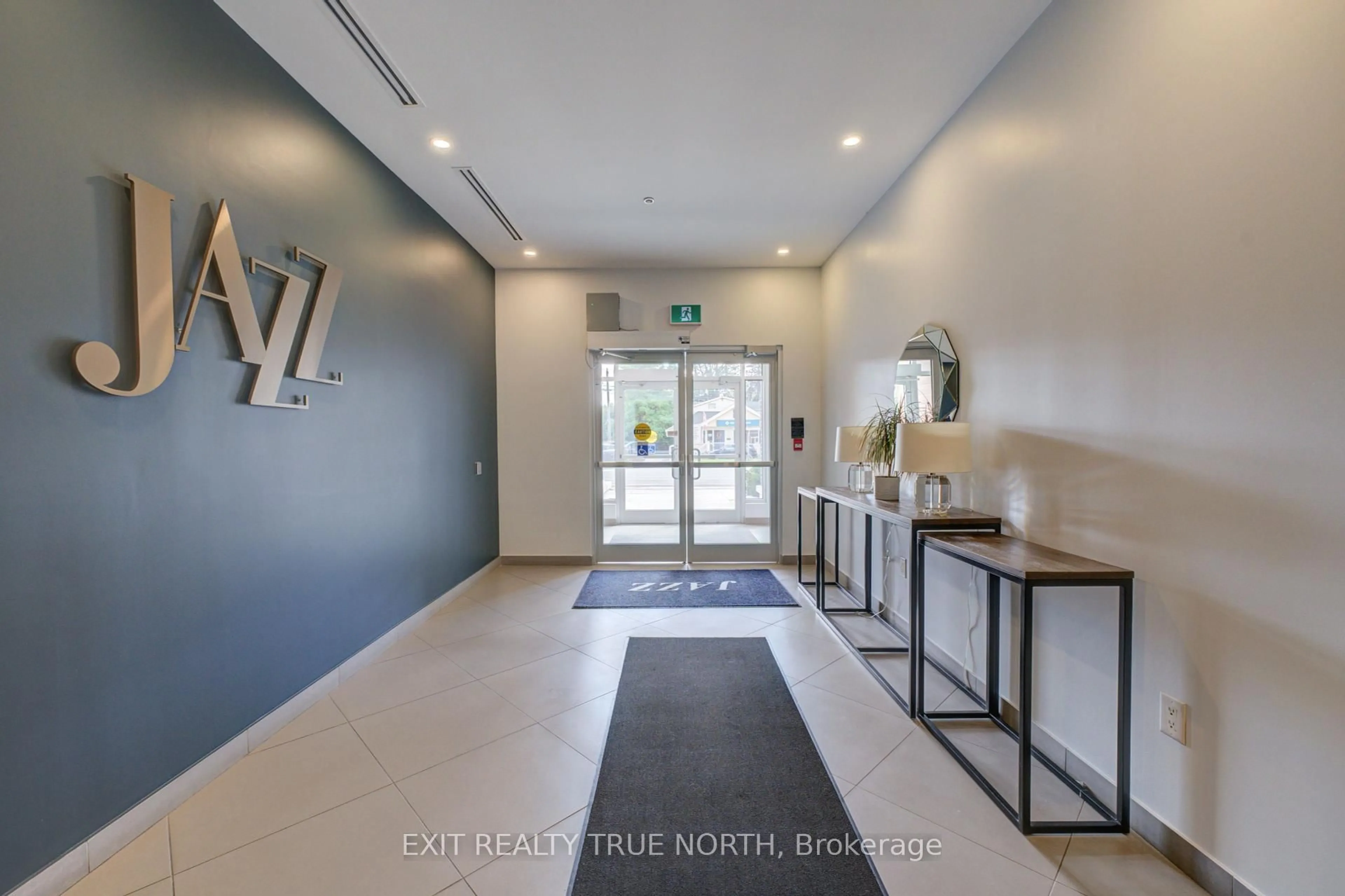 Indoor foyer for 457 Plains Rd #205, Burlington Ontario L7T 0B8