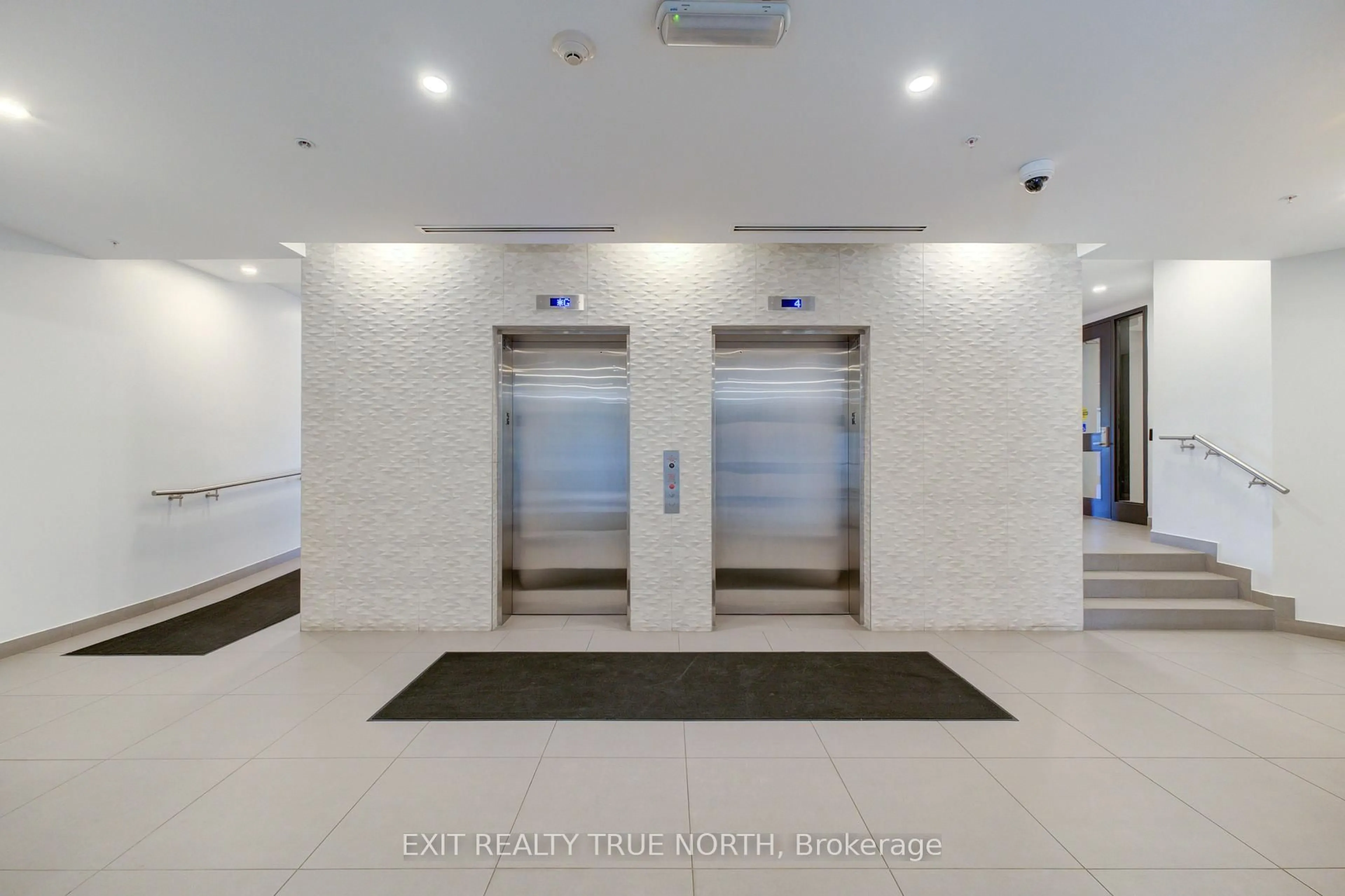 Indoor foyer for 457 Plains Rd #205, Burlington Ontario L7T 0B8
