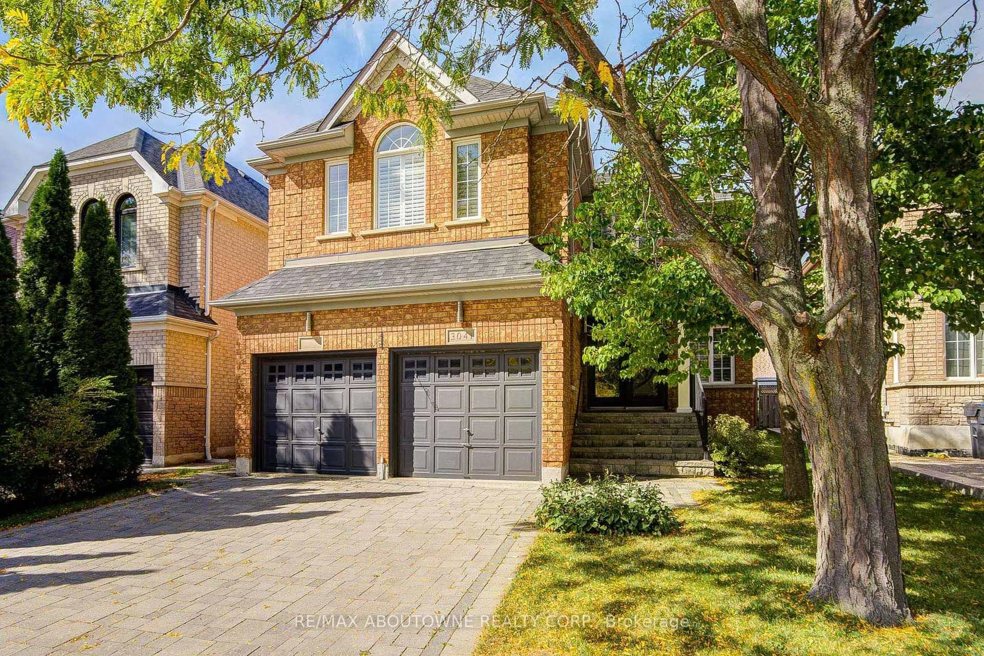 Home with brick exterior material, street for 3041 Caulfield Cres, Mississauga Ontario L5M 6J7