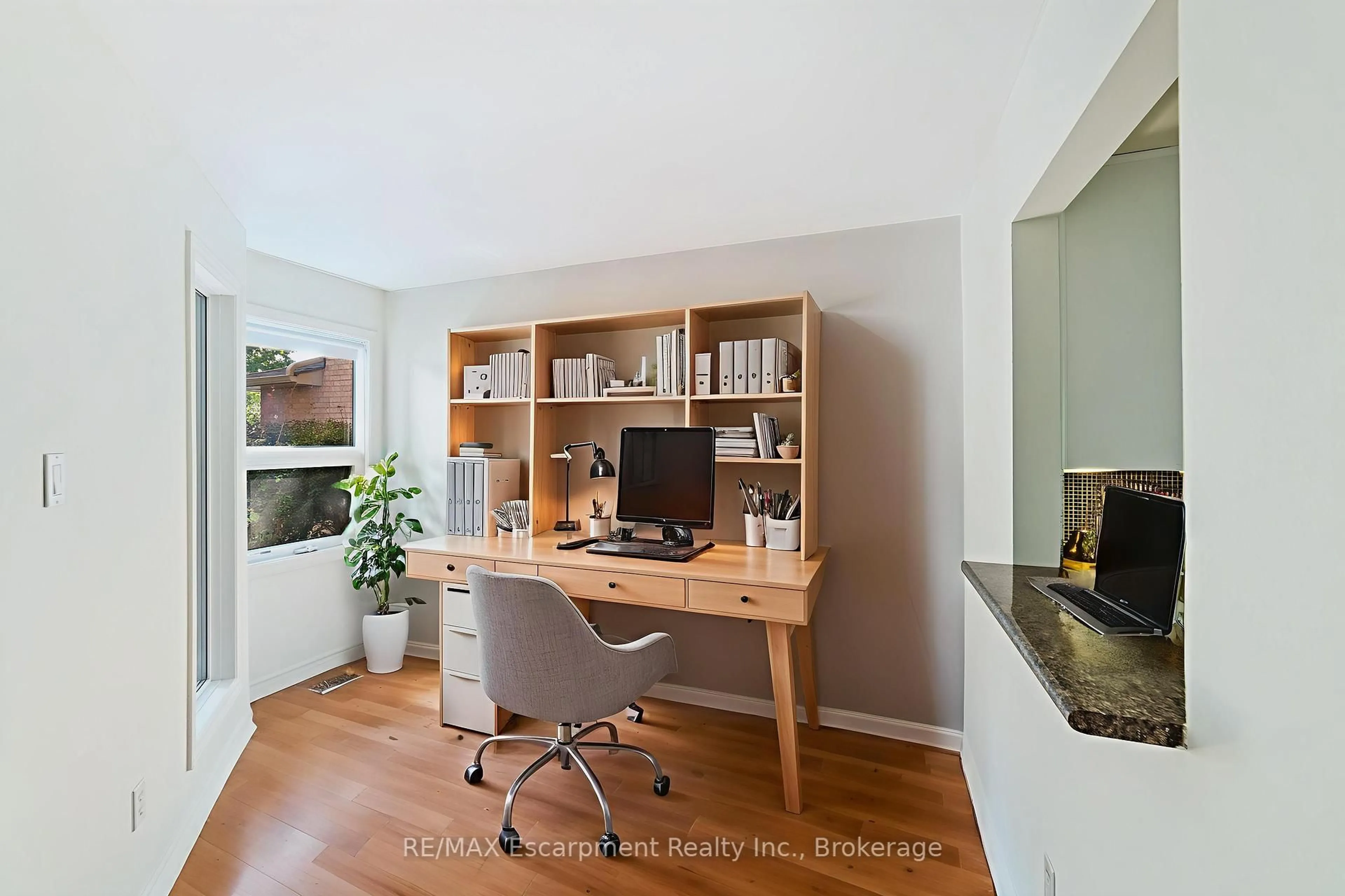 A pic of a room for 2065 Sixth Line #5, Oakville Ontario L6H 5R8