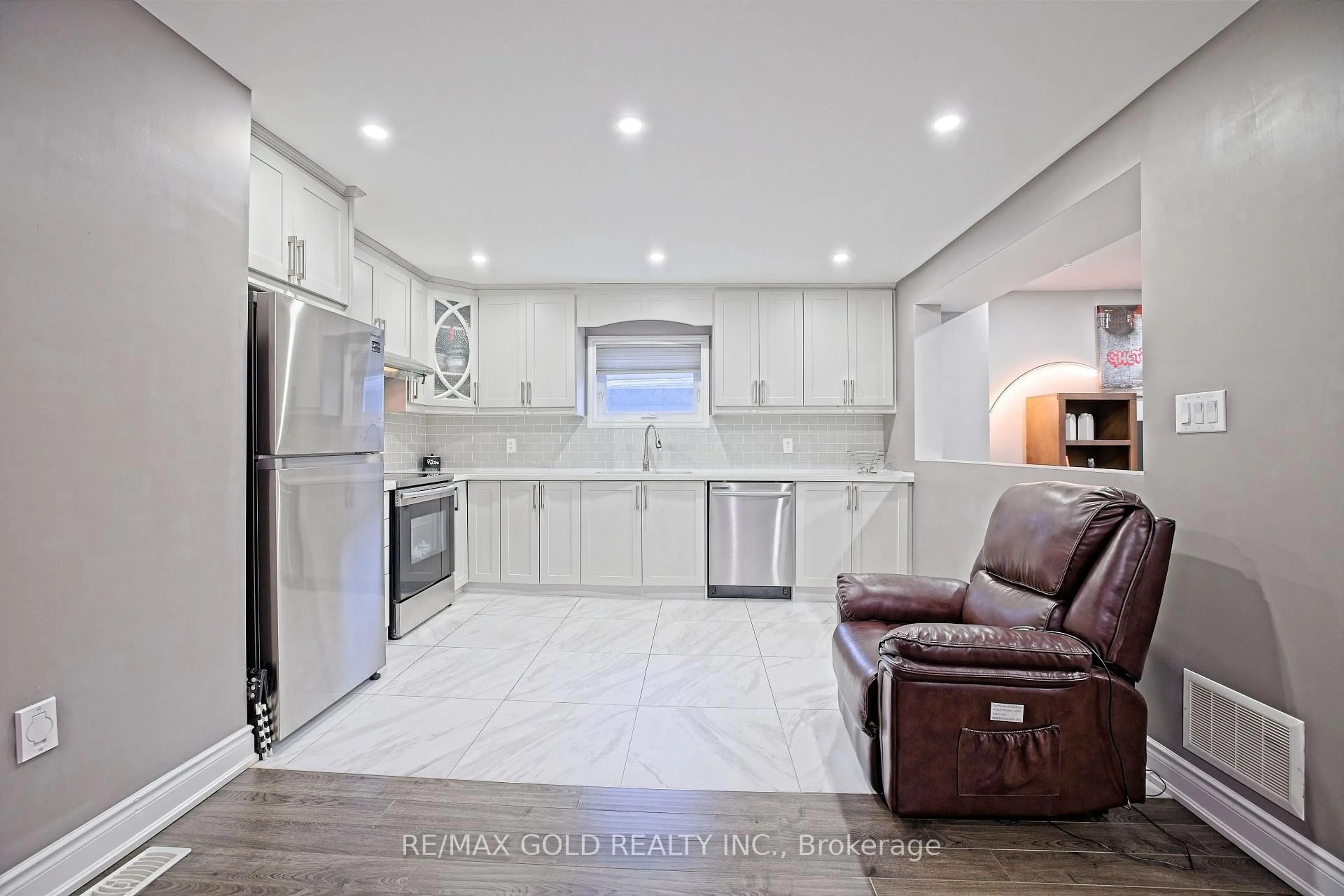 Open concept kitchen, ceramic/tile floor for 28 Royce Ave, Brampton Ontario L6Y 1J5