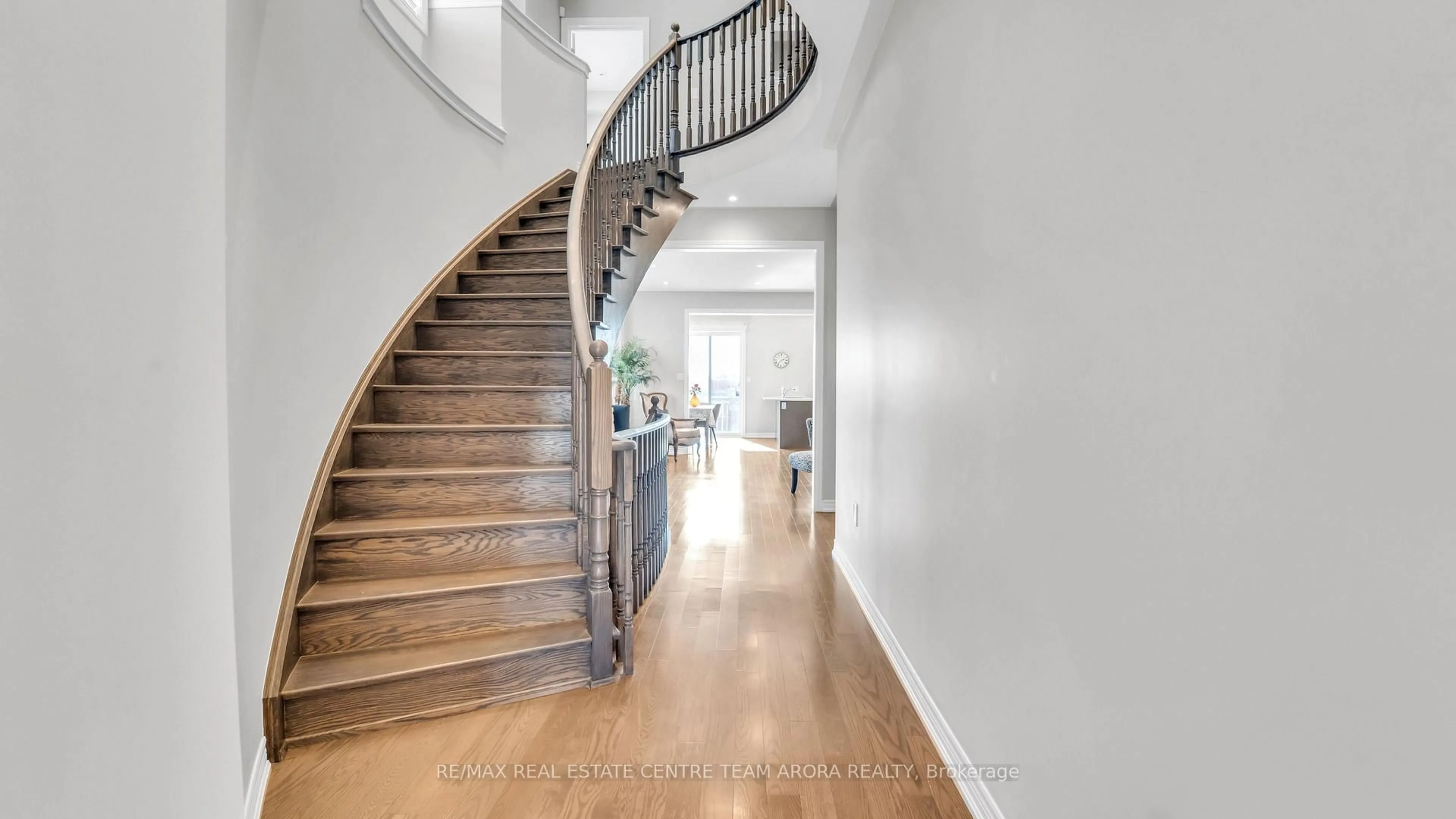 Stairs for 232 Sky Harbour Dr, Brampton Ontario L6Y 2Z7
