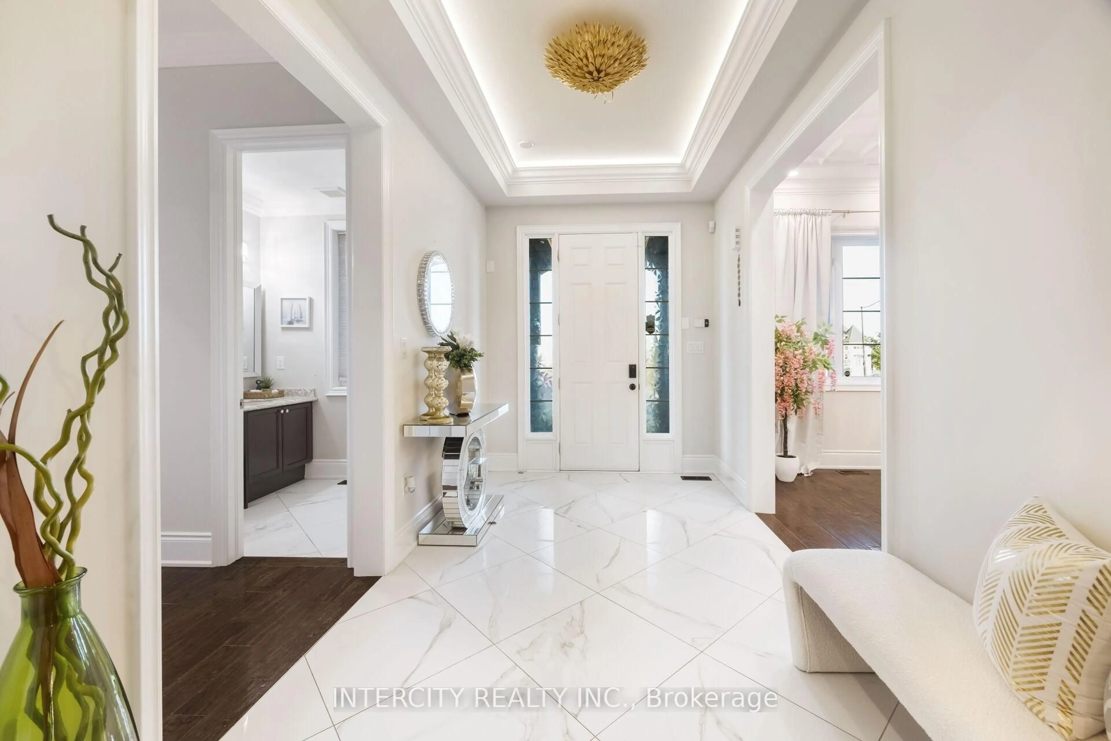 Indoor entryway for 29 Chiming Rd, Brampton Ontario L6P 4E1