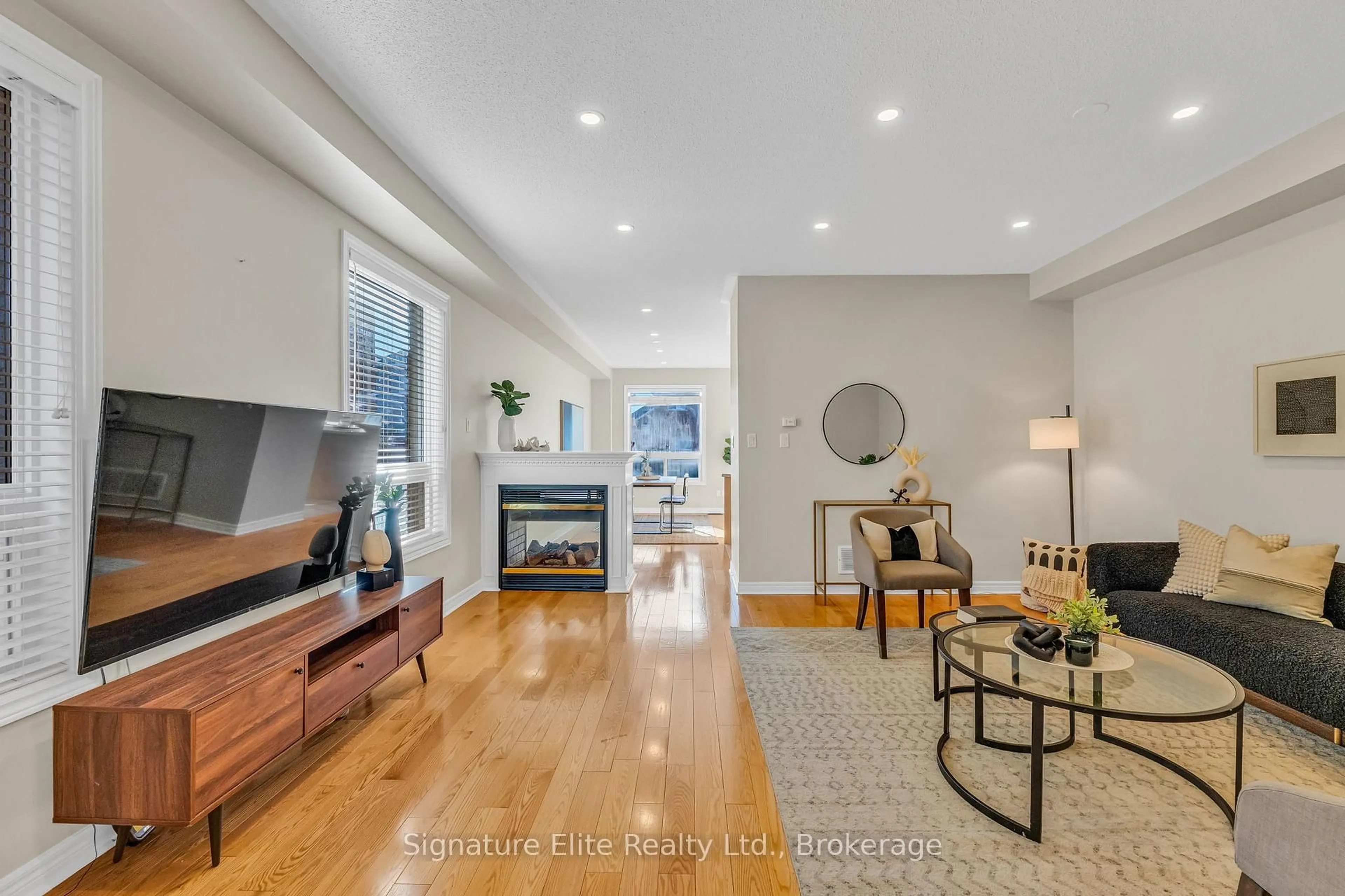 Living room with furniture, unknown for 124 Rocky Point Cres, Brampton Ontario L6V 4S6