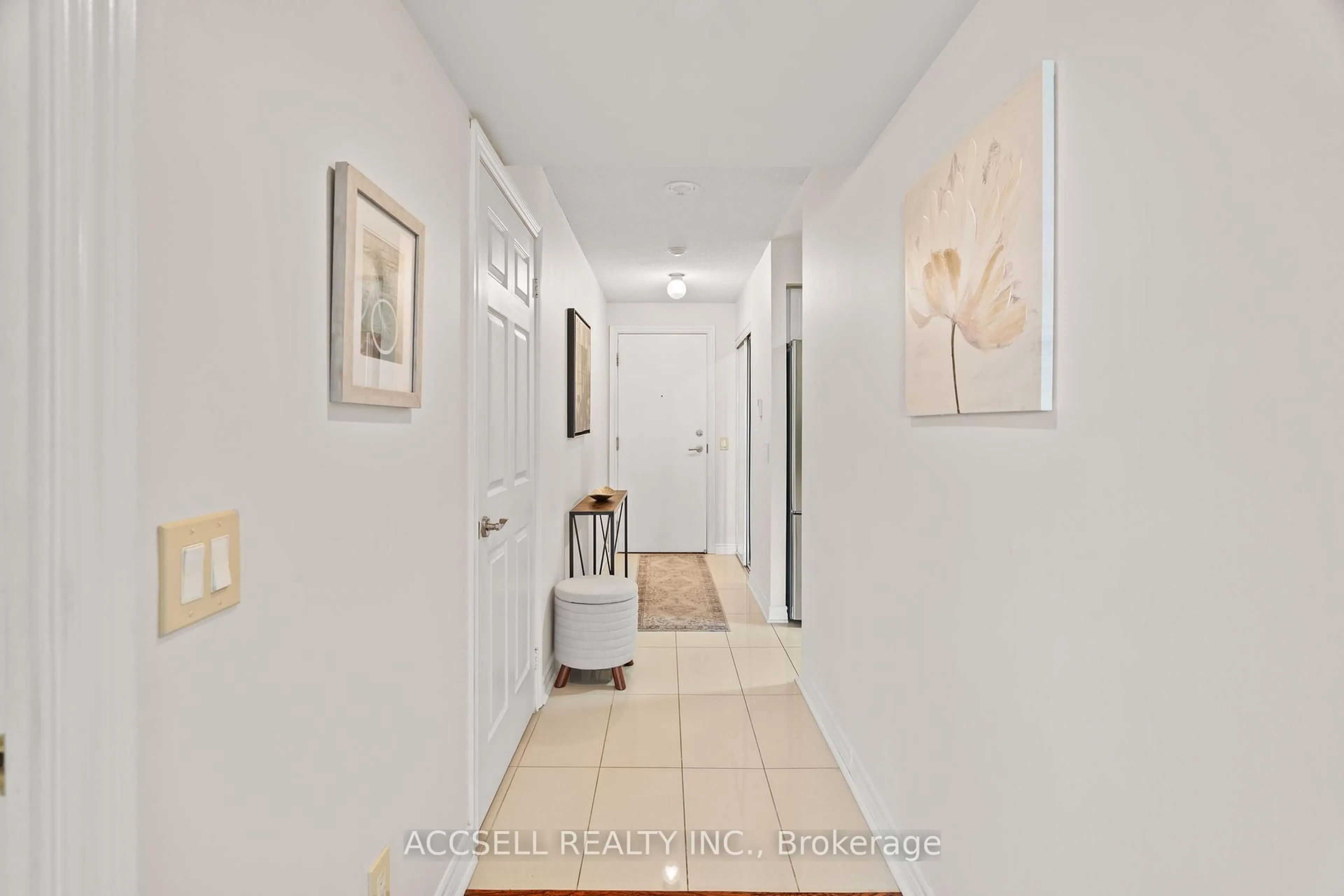Indoor foyer for 5233 Dundas St #1816, Toronto Ontario M9B 6M1