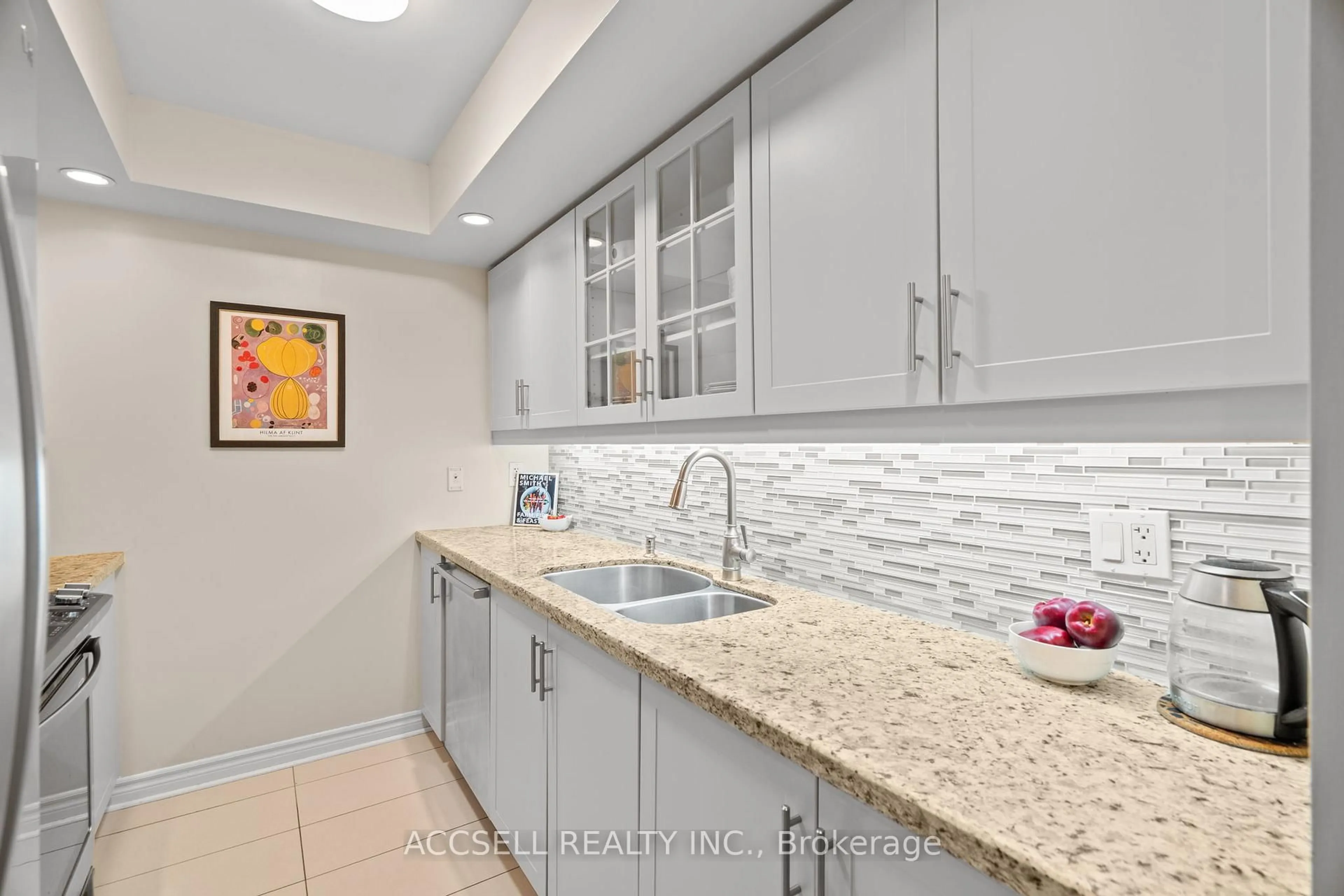 Standard kitchen, ceramic/tile floor for 5233 Dundas St #1816, Toronto Ontario M9B 6M1