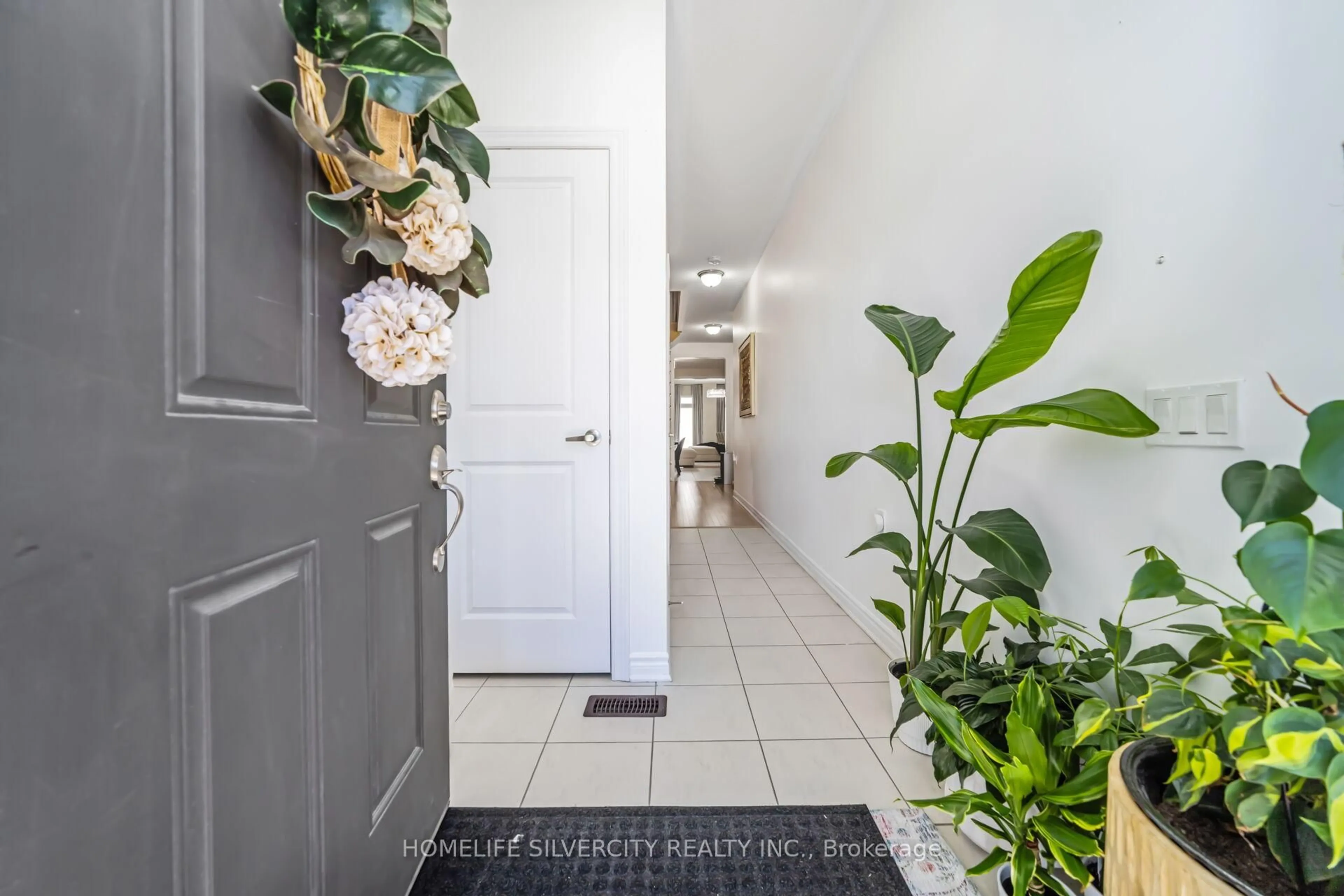 Indoor entryway for 69 Tundra Rd, Caledon Ontario L7C 4G9