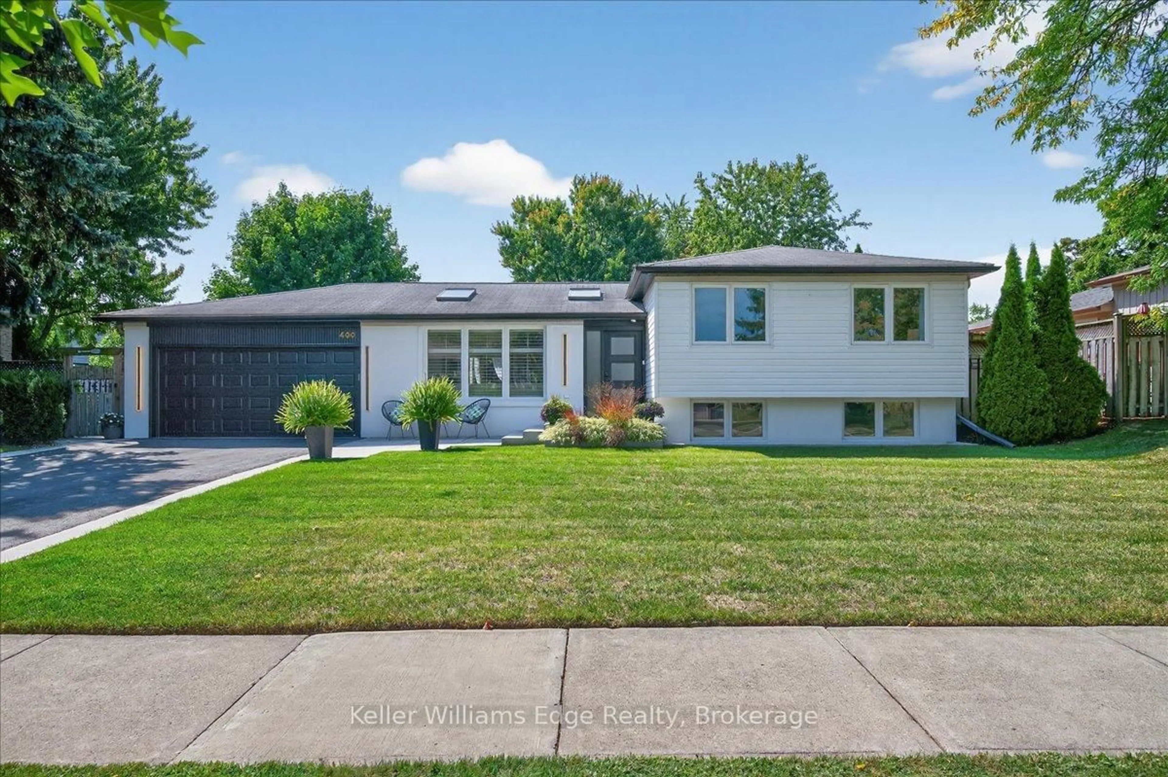 Home with brick exterior material, street for 400 Sunset Dr, Oakville Ontario L6L 3N2
