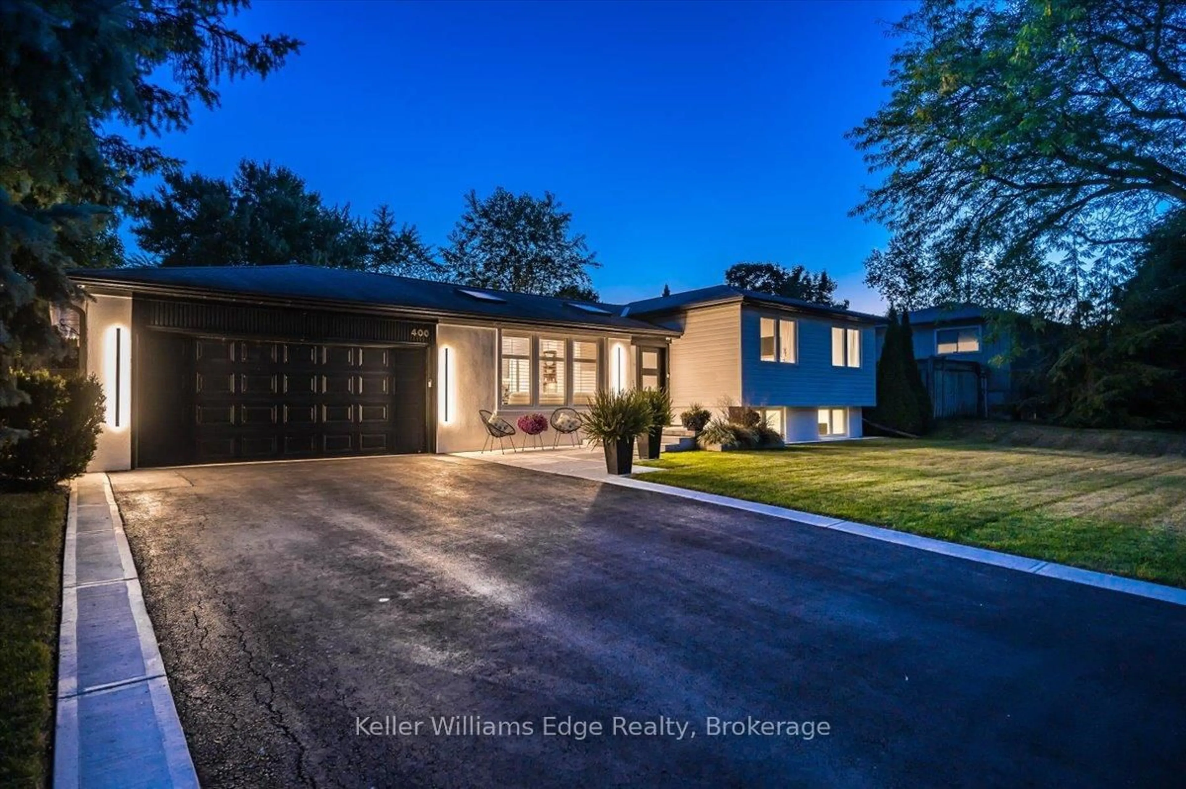 Home with brick exterior material, unknown for 400 Sunset Dr, Oakville Ontario L6L 3N2