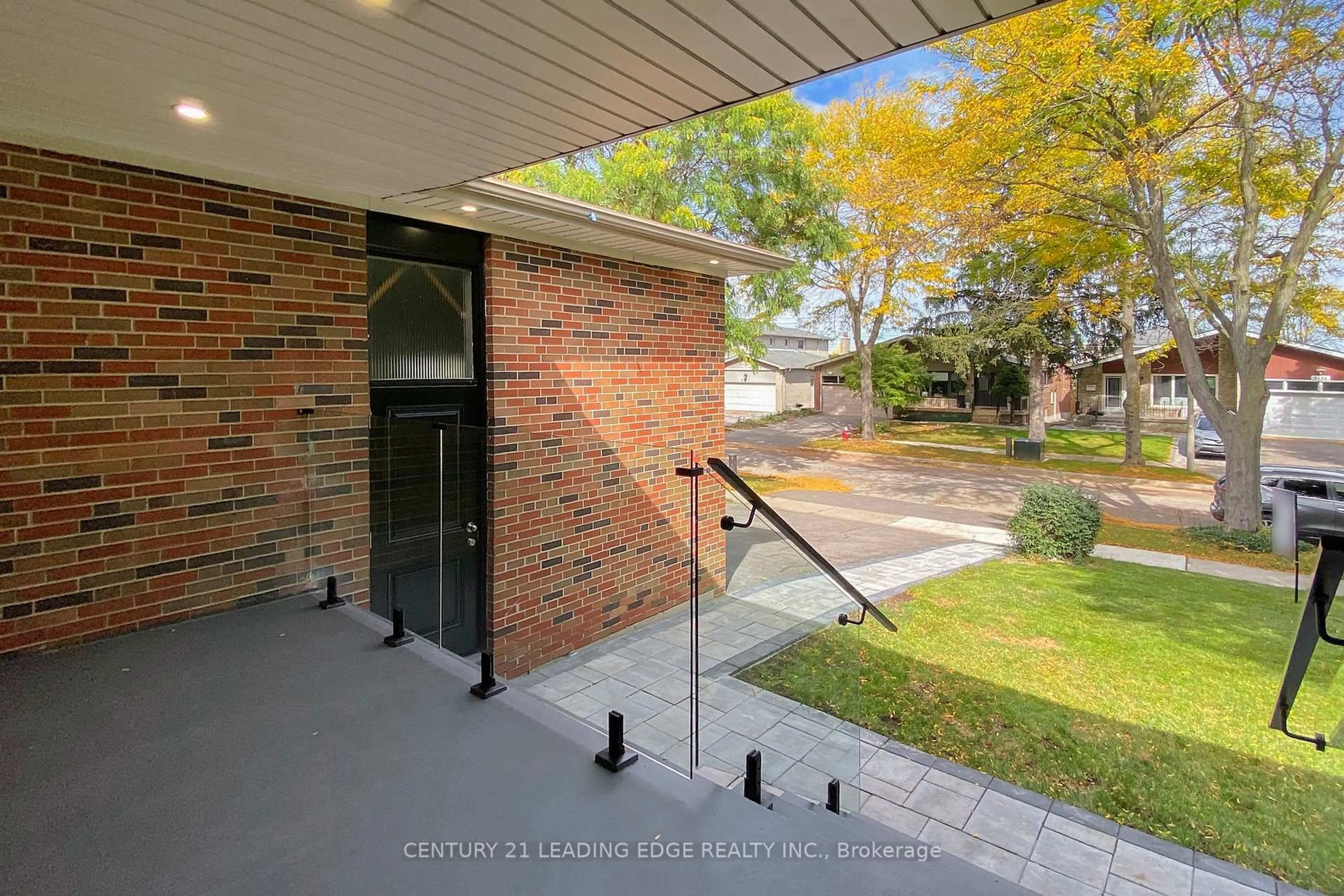 Patio, unknown for 2240 Springfield Crt, Mississauga Ontario L5K 1V4