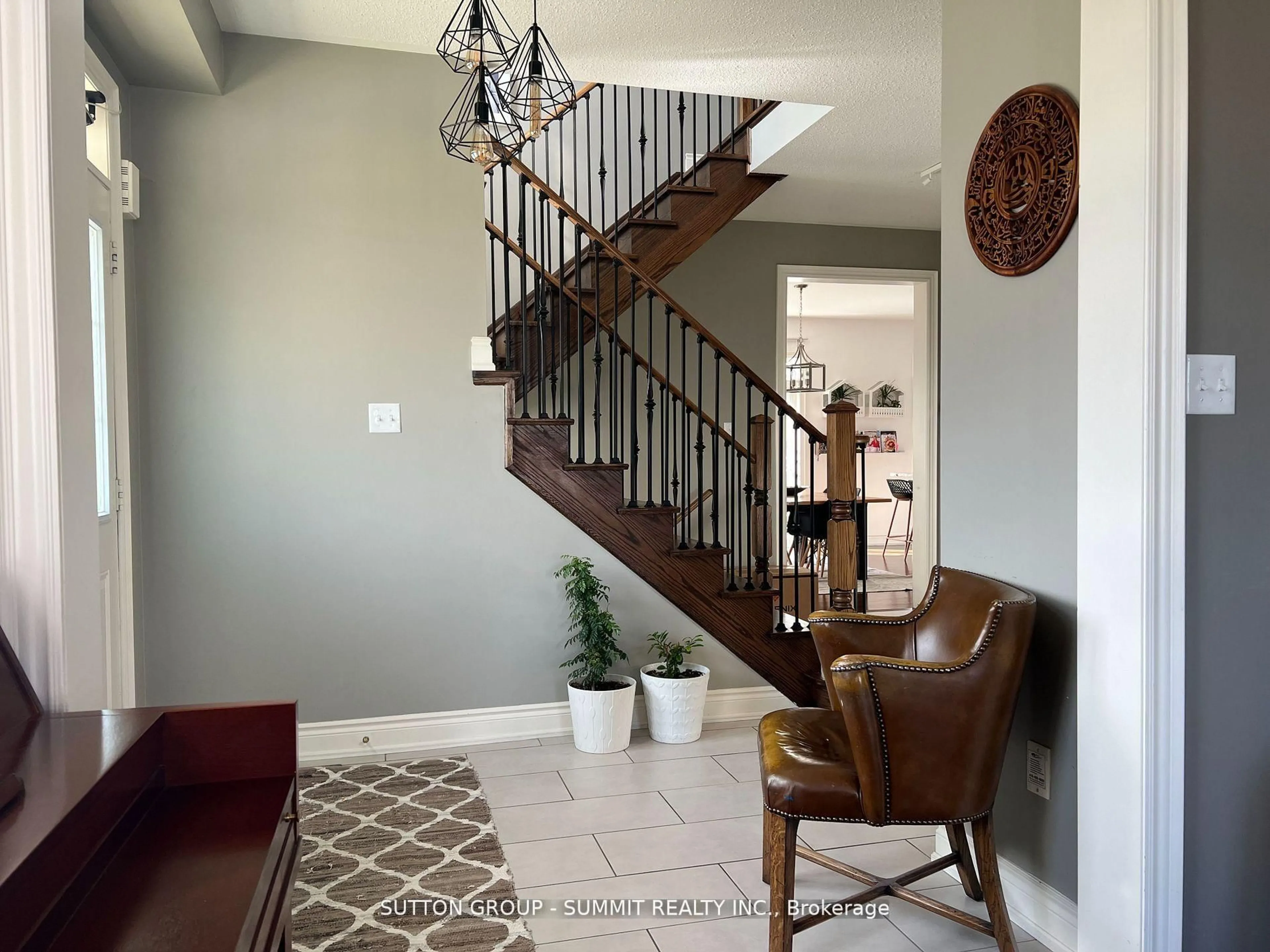 Indoor entryway for 5456 Oscar Peterson Blvd, Mississauga Ontario L5M 0W2