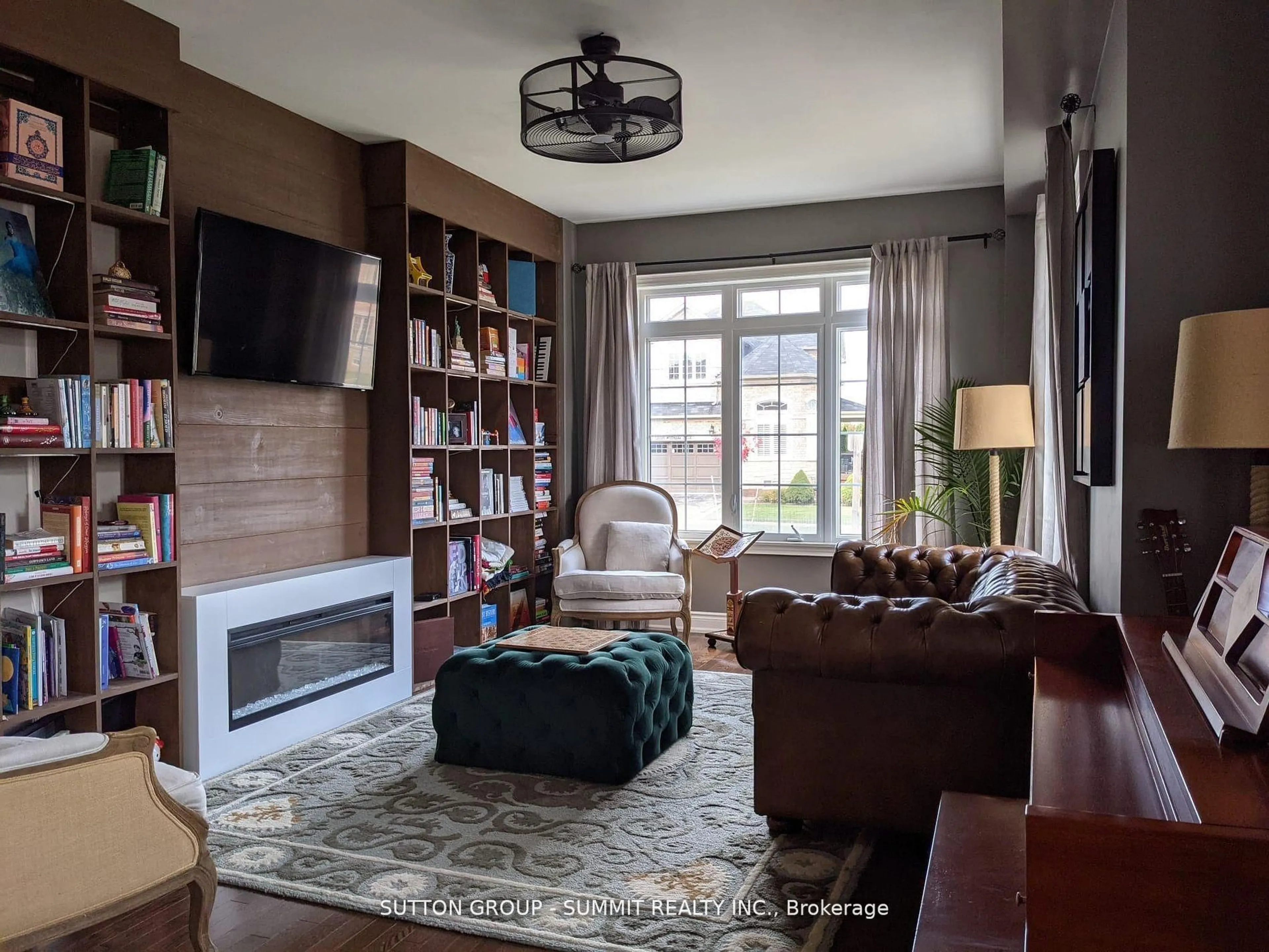 Living room with furniture, unknown for 5456 Oscar Peterson Blvd, Mississauga Ontario L5M 0W2