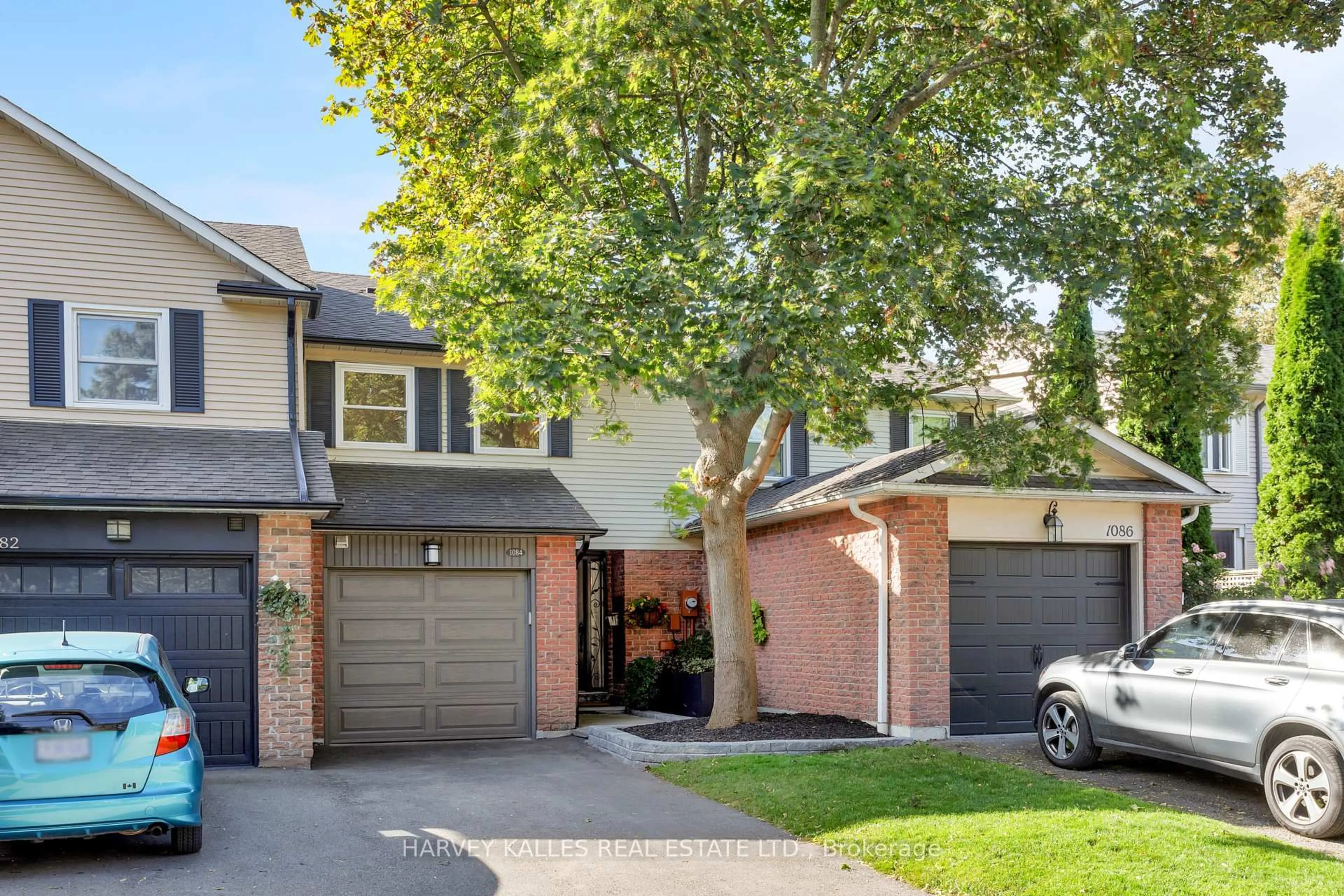 Home with brick exterior material, street for 1084 Bordeaux Crt, Mississauga Ontario L5H 4B4