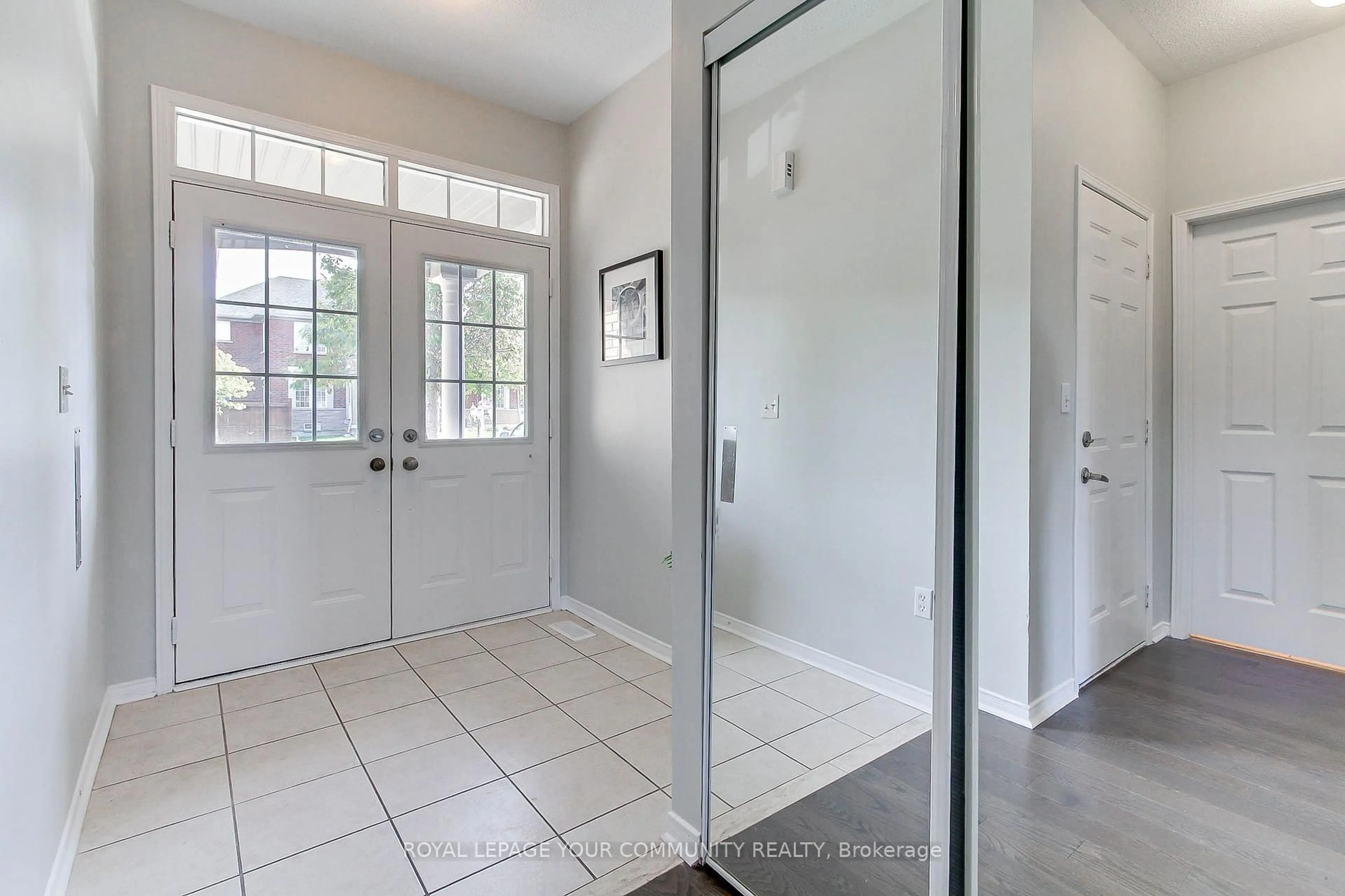 Indoor entryway for 34 Pennyroyal Cres, Brampton Ontario L6S 6J7