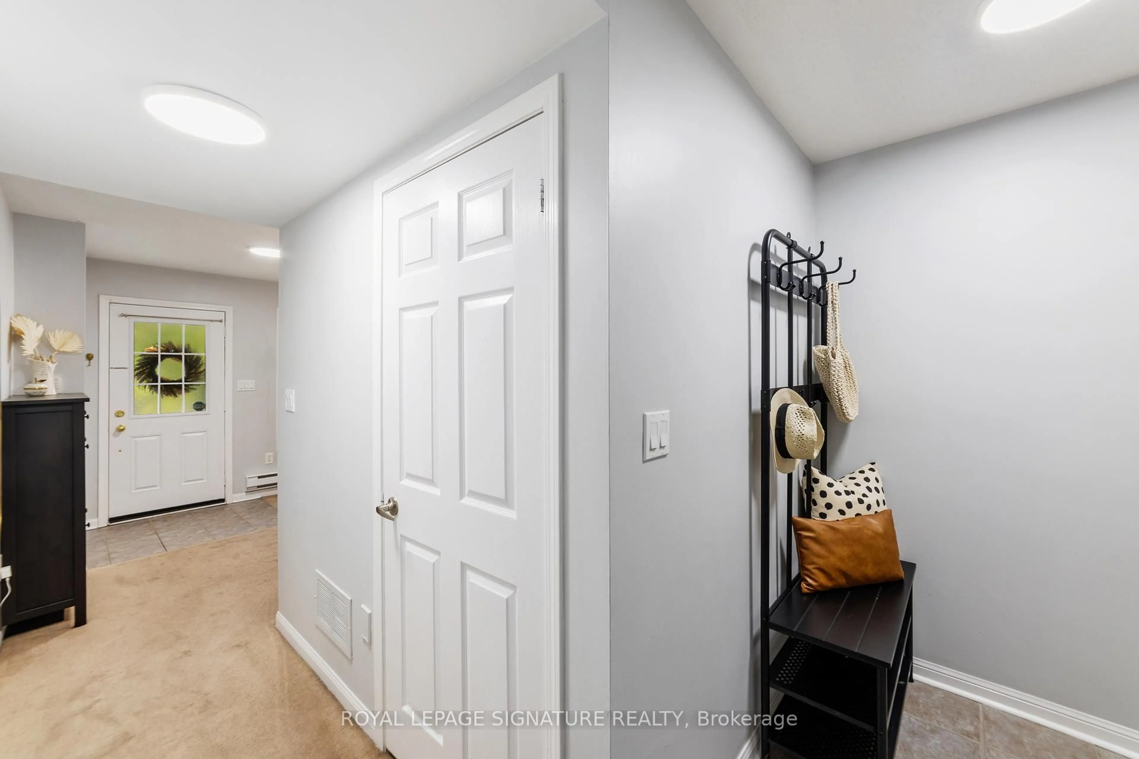 Indoor entryway for 3113 Stornoway Circ, Oakville Ontario L6M 5H9