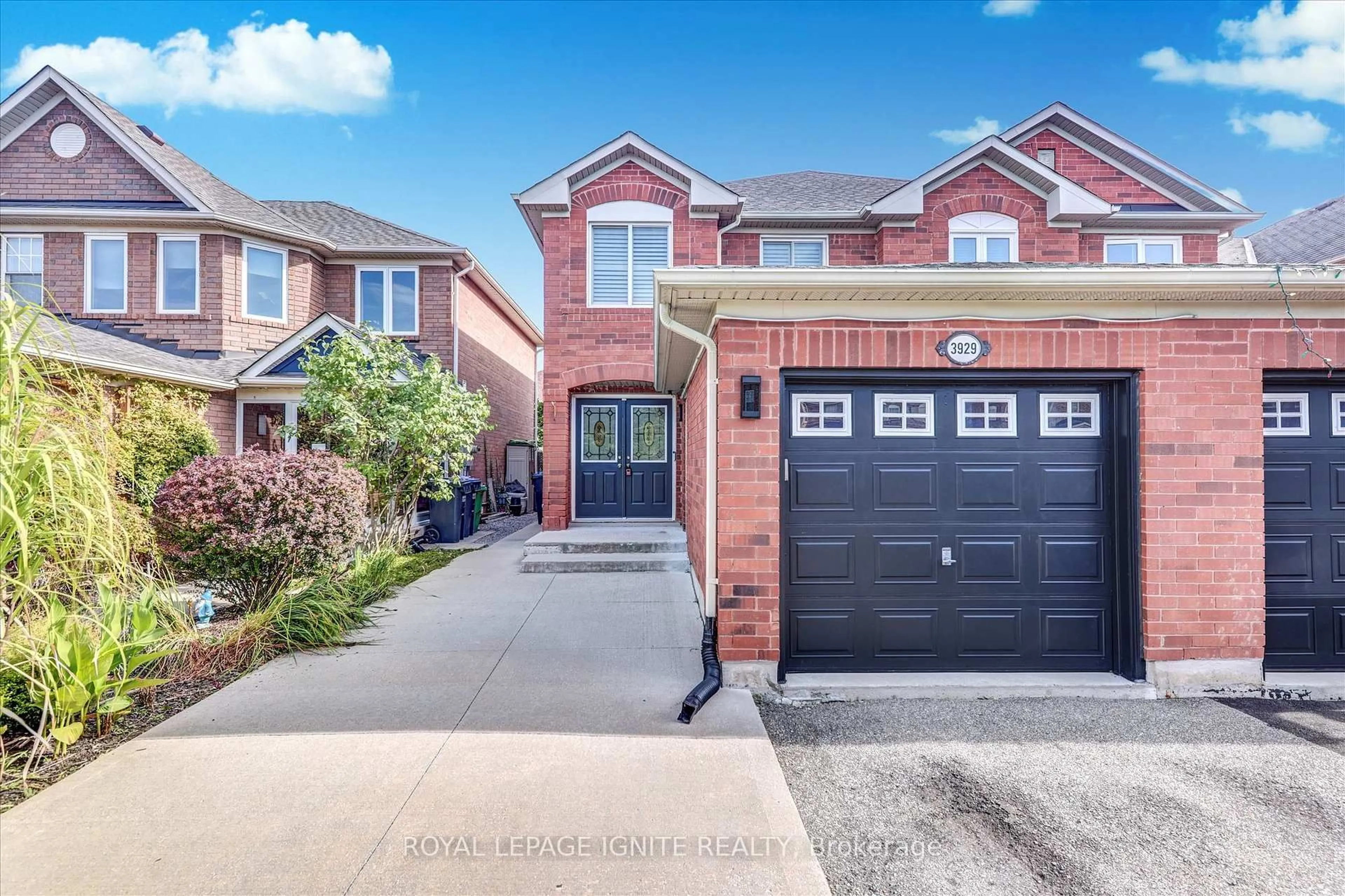 Home with brick exterior material, street for 3929 Milkwood Cres, Mississauga Ontario L5N 8H2