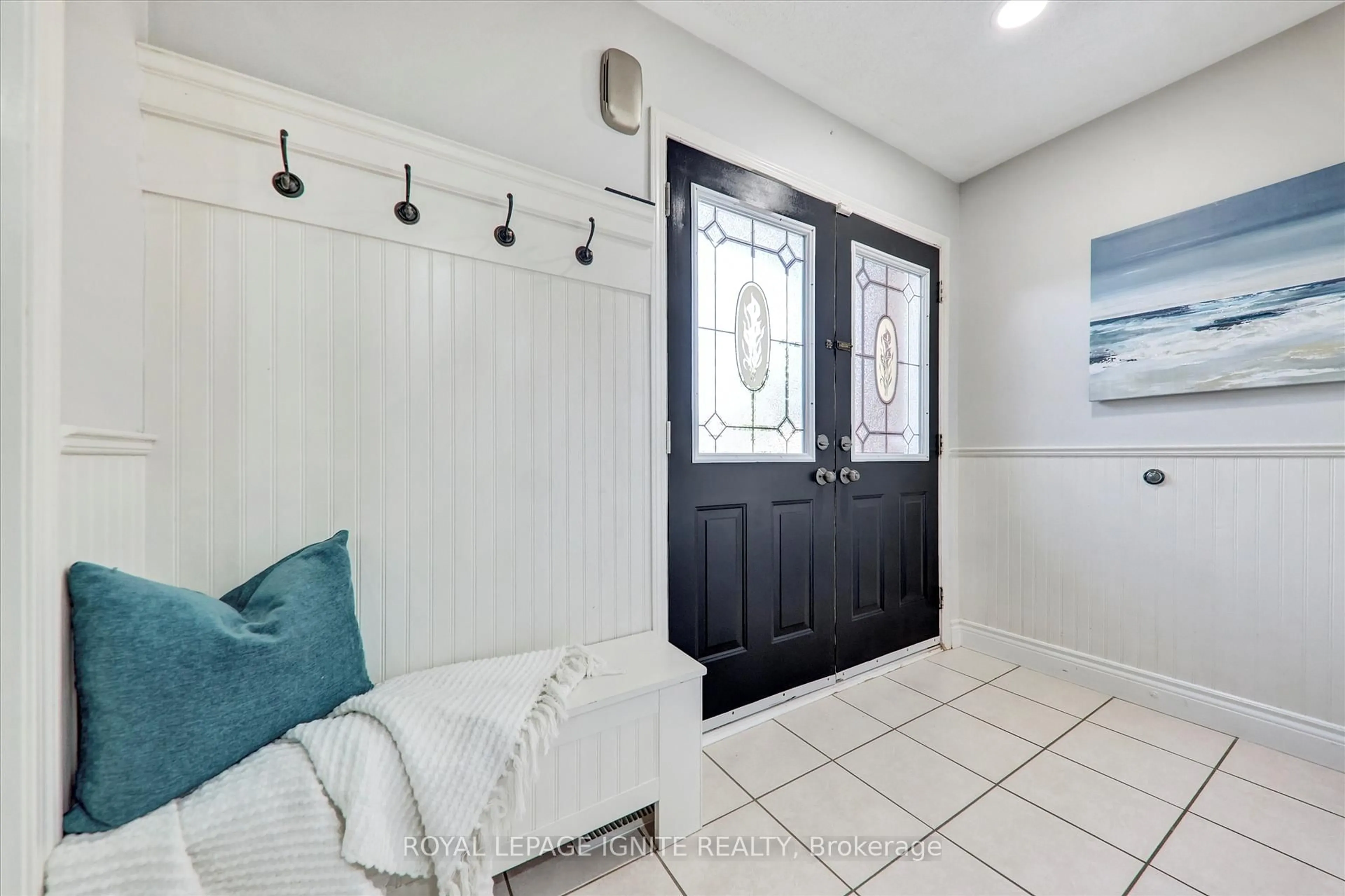 Indoor entryway for 3929 Milkwood Cres, Mississauga Ontario L5N 8H2