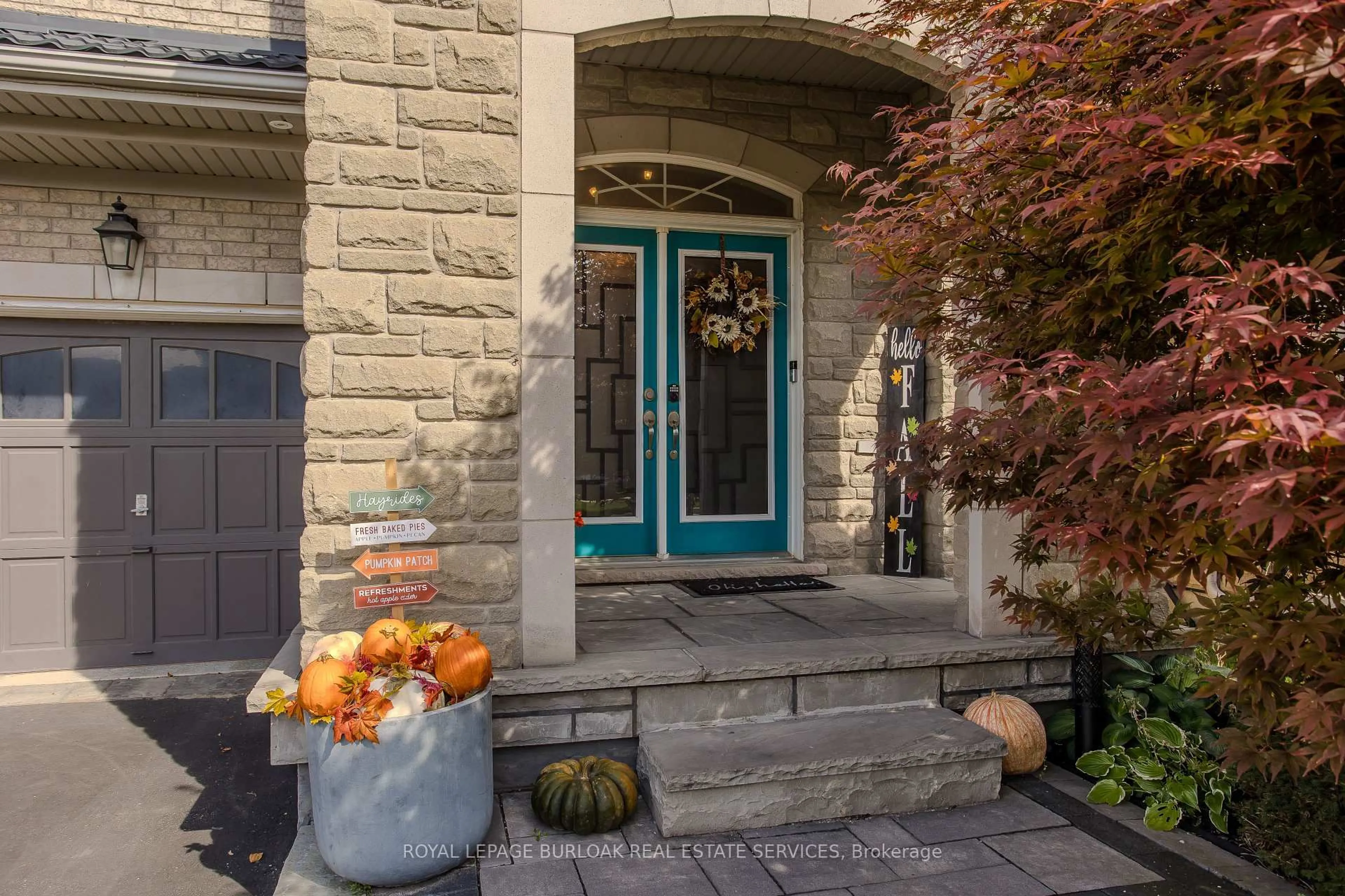 Indoor entryway for 3295 Hopkins Dr, Burlington Ontario L7M 0M8