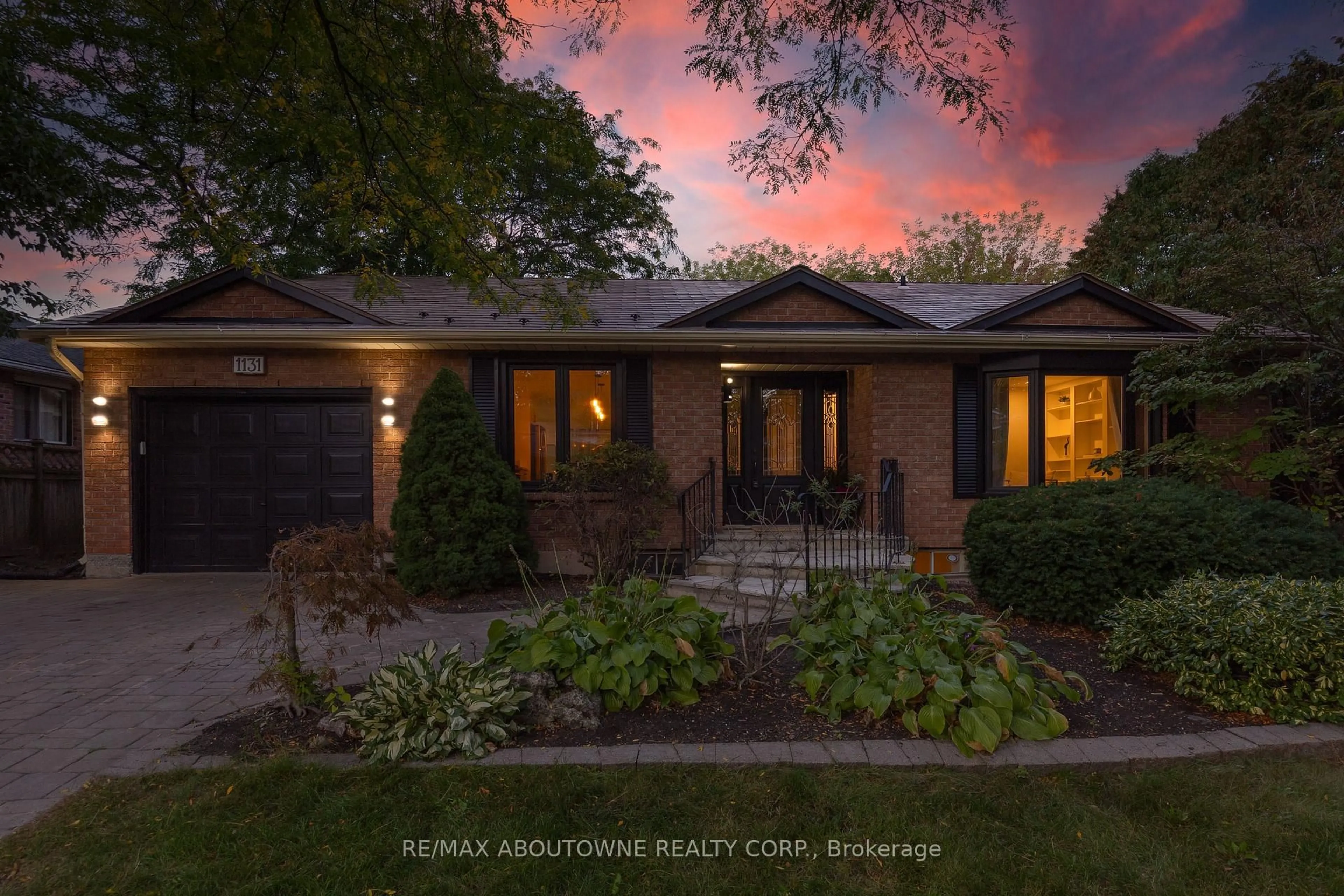 Home with brick exterior material, street for 1131 Carol St, Burlington Ontario L7S 1Z9