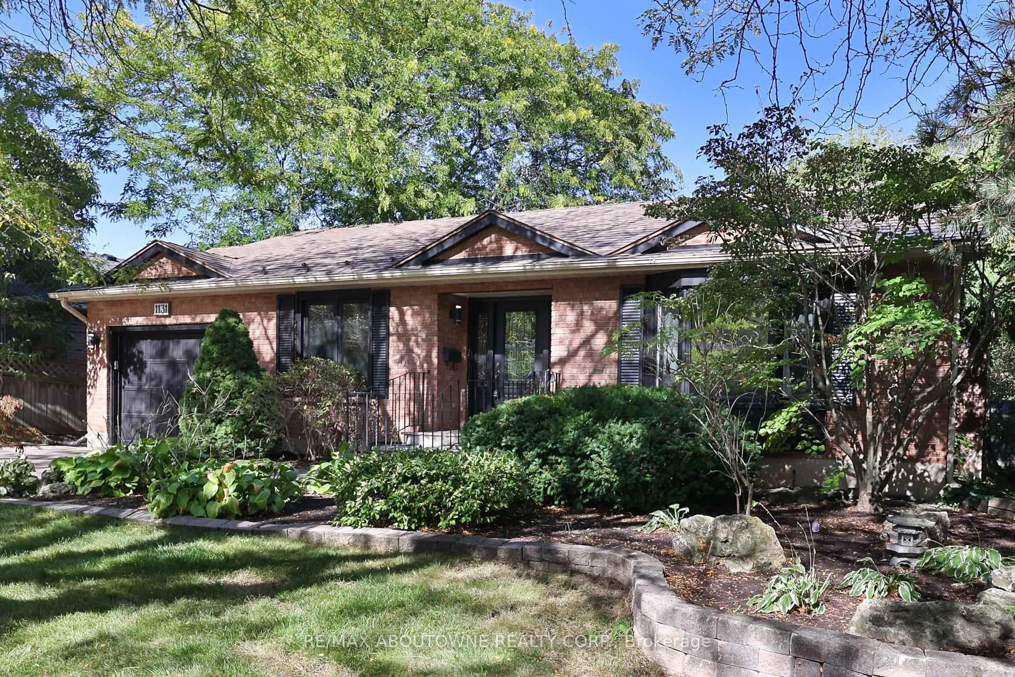 Home with brick exterior material, street for 1131 Carol St, Burlington Ontario L7S 1Z9