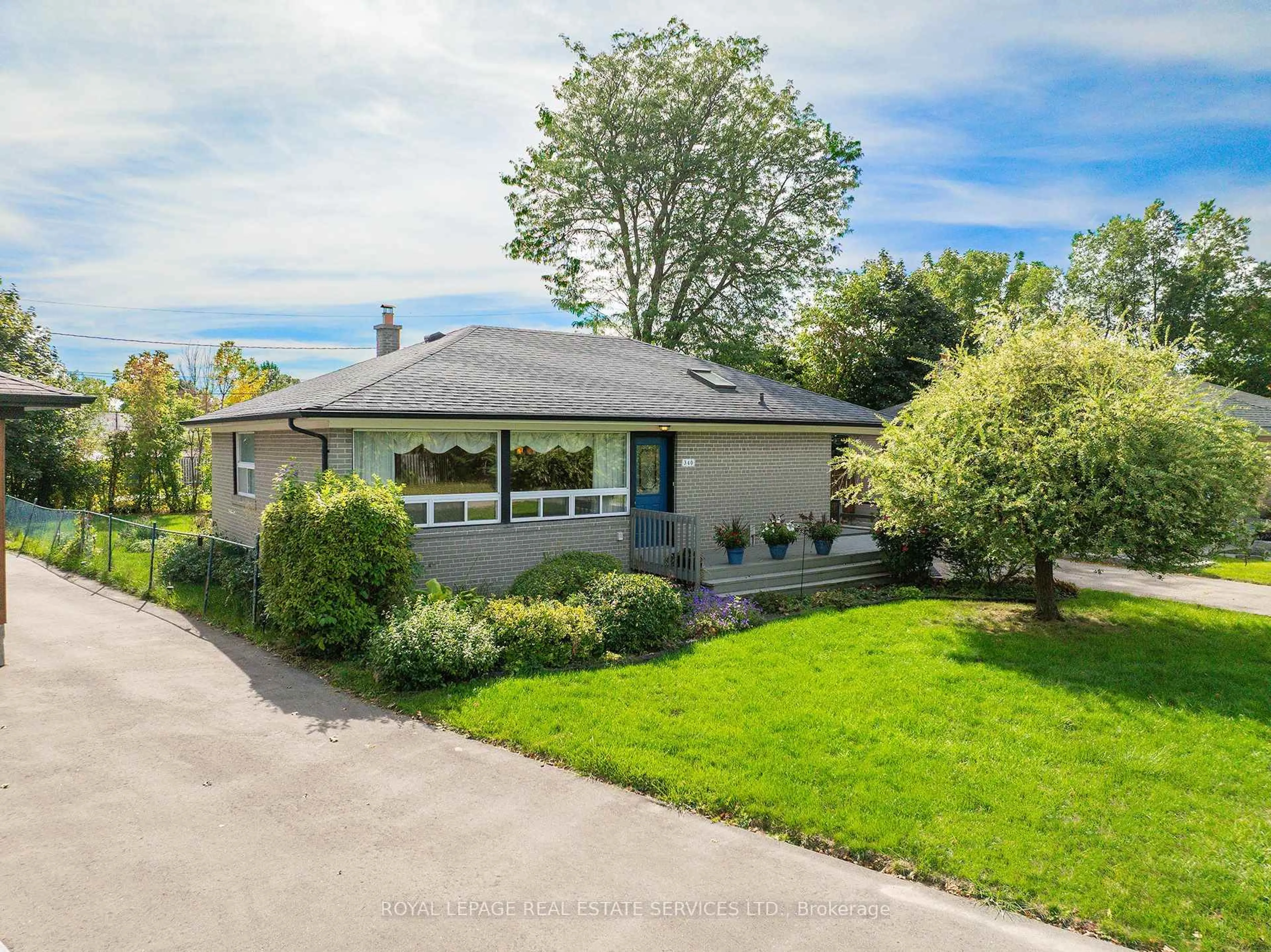 A pic from outside/outdoor area/front of a property/back of a property/a pic from drone, street for 340 Leonard St, Caledon Ontario L7E 4Y7