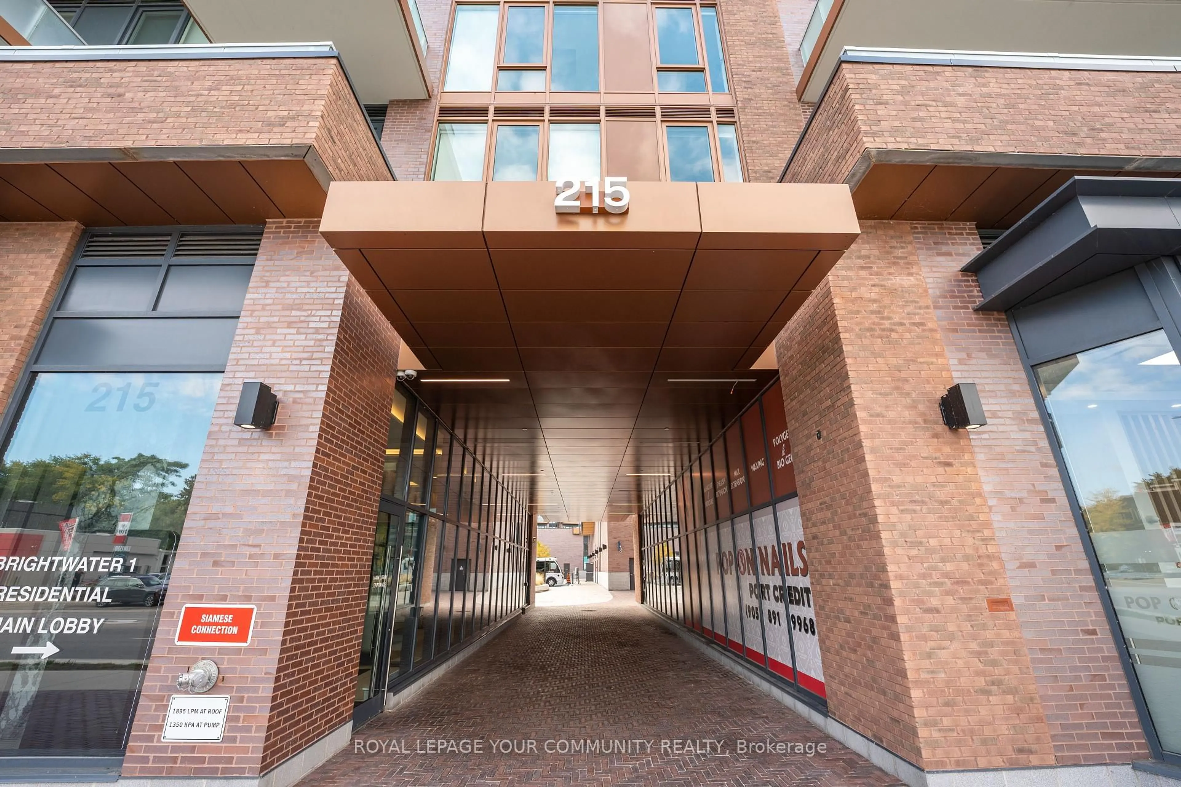 Indoor foyer for 215 Lakeshore Rd, Mississauga Ontario L5H 0A7
