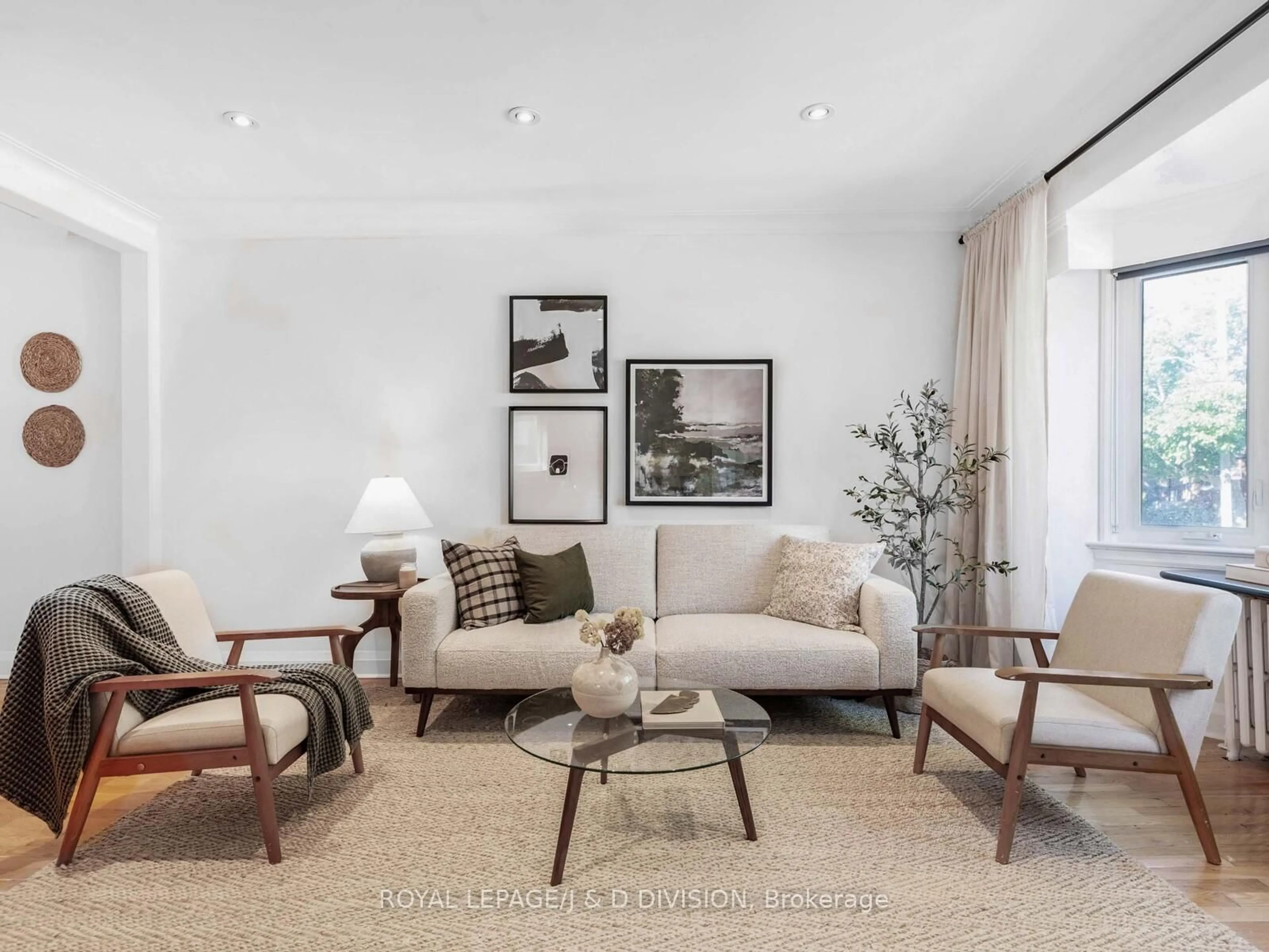 Living room with furniture, unknown for 479 Ridelle Ave, Toronto Ontario M6B 1K6