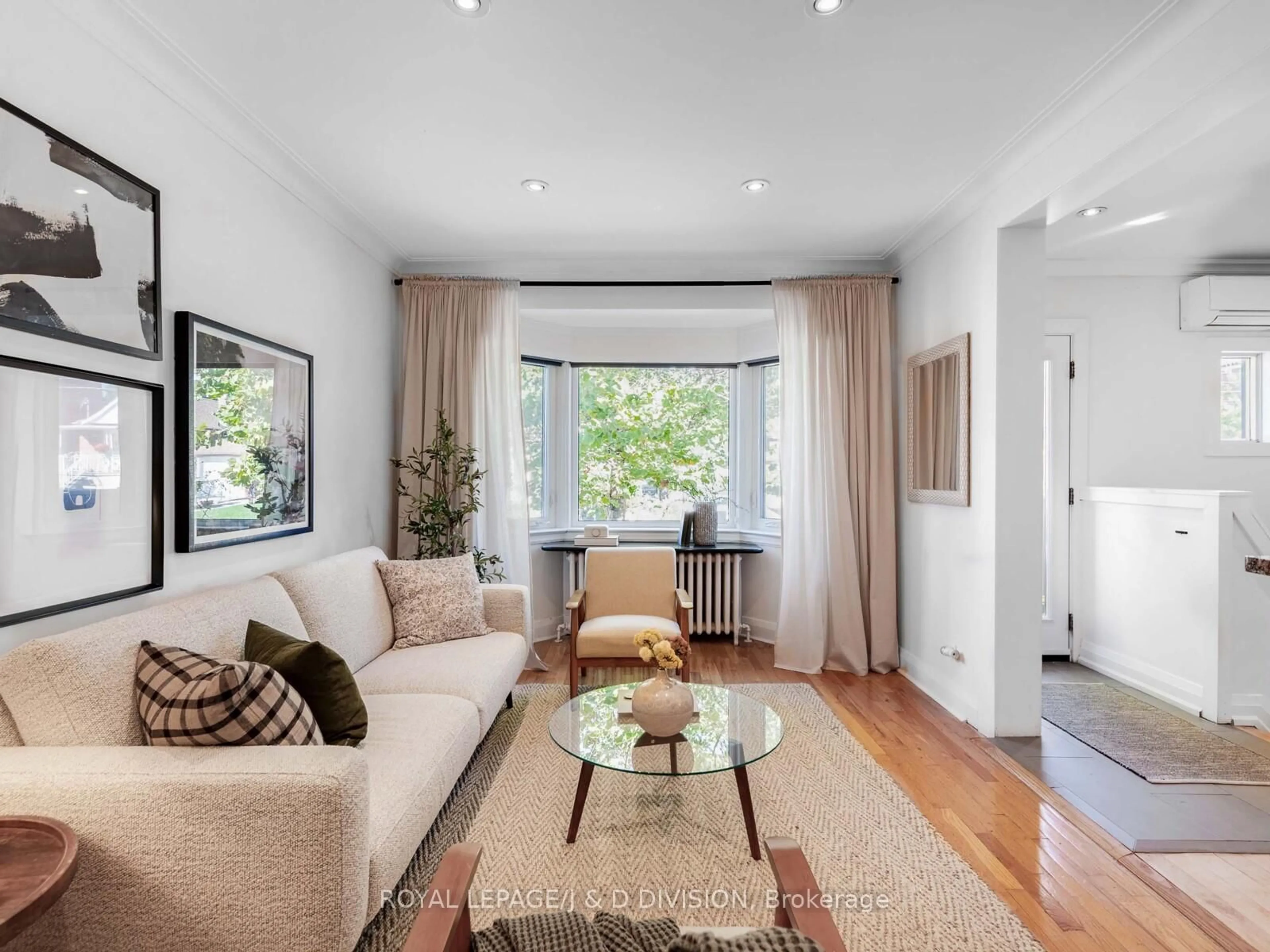 Living room with furniture, unknown for 479 Ridelle Ave, Toronto Ontario M6B 1K6