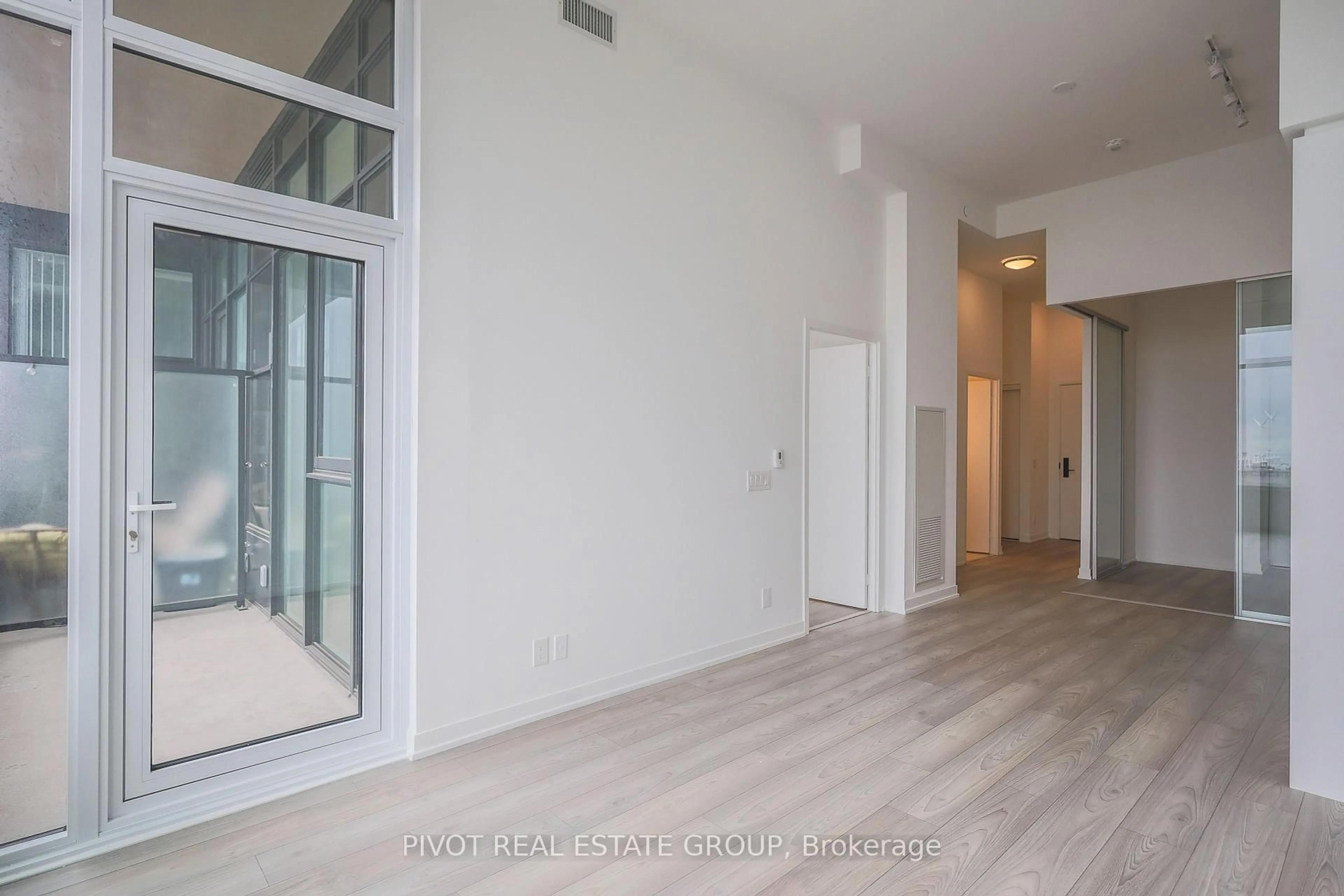 Unknown for 285 Dufferin St #715, Toronto Ontario M6K 0J2